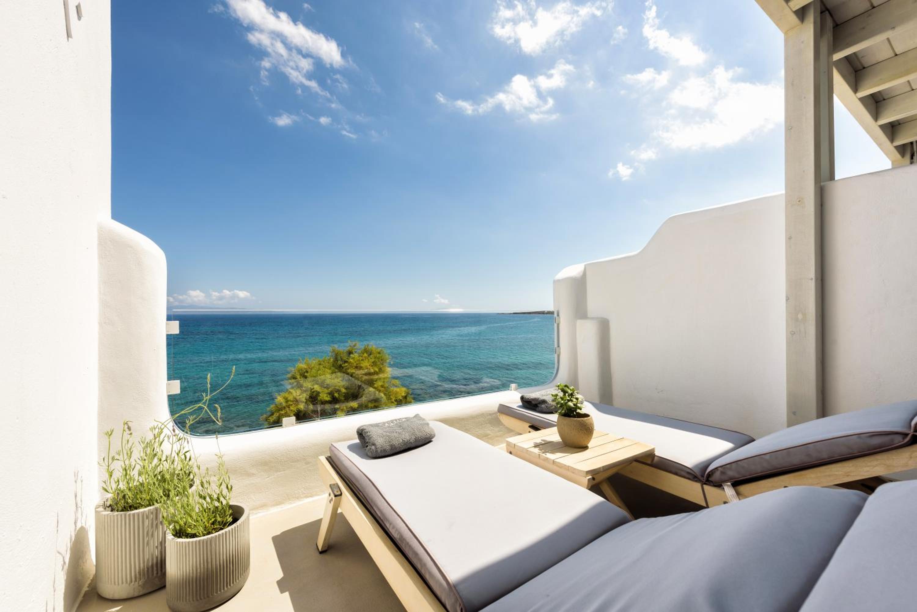 Suite with Sea View (2 Adults) - Photo 9