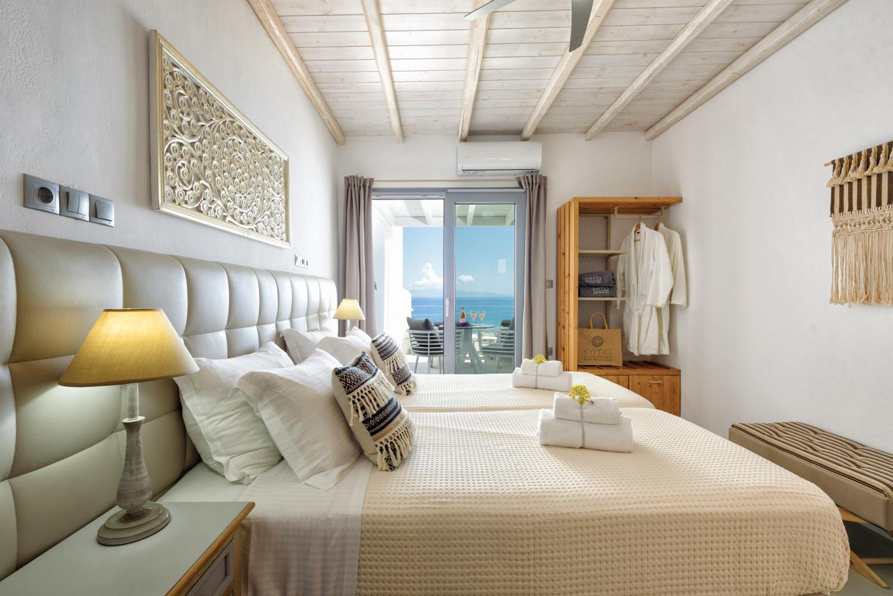 Suite with Sea View (2 Adults) - Photo 23