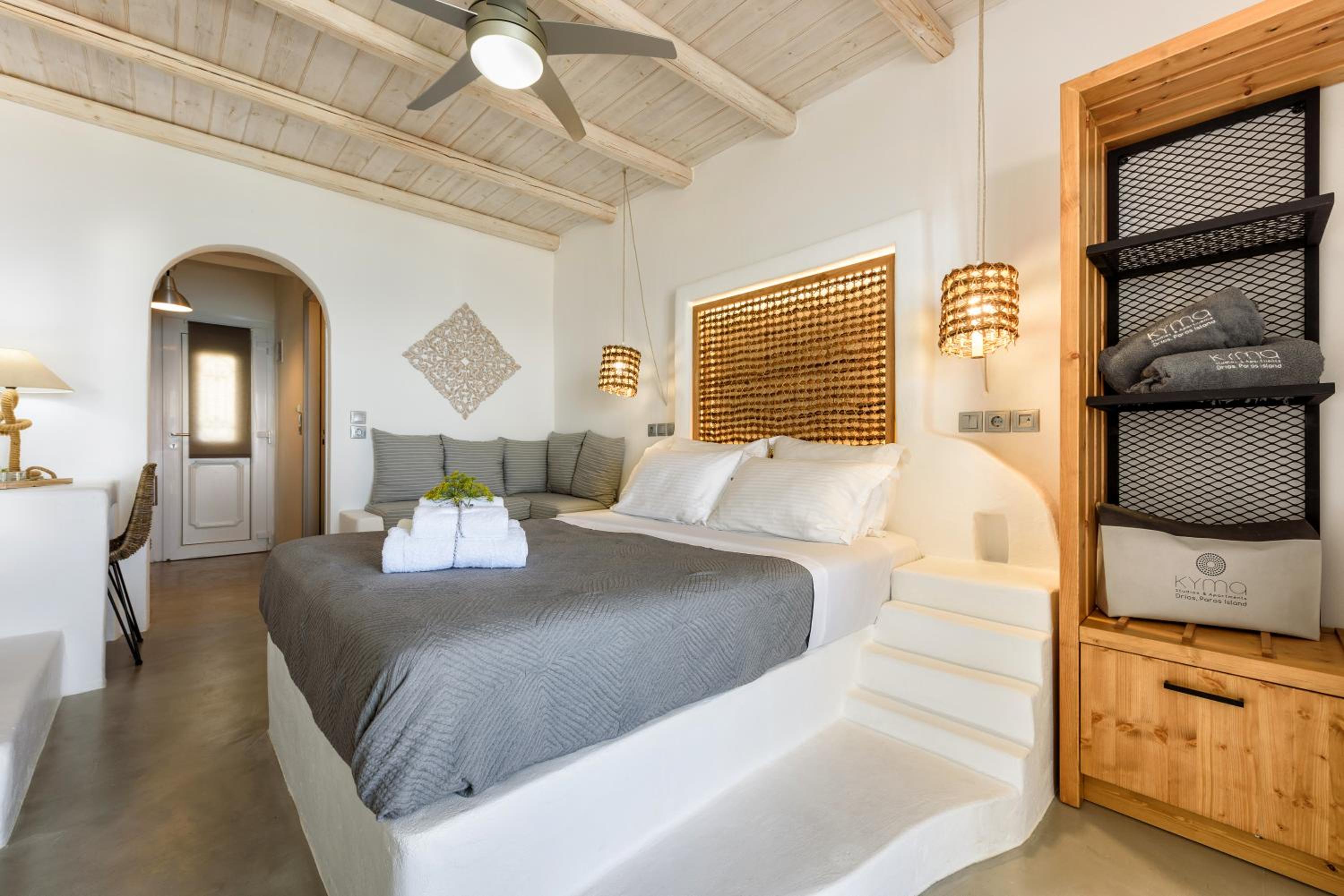 Suite with Sea View (2 Adults) - Photo 8
