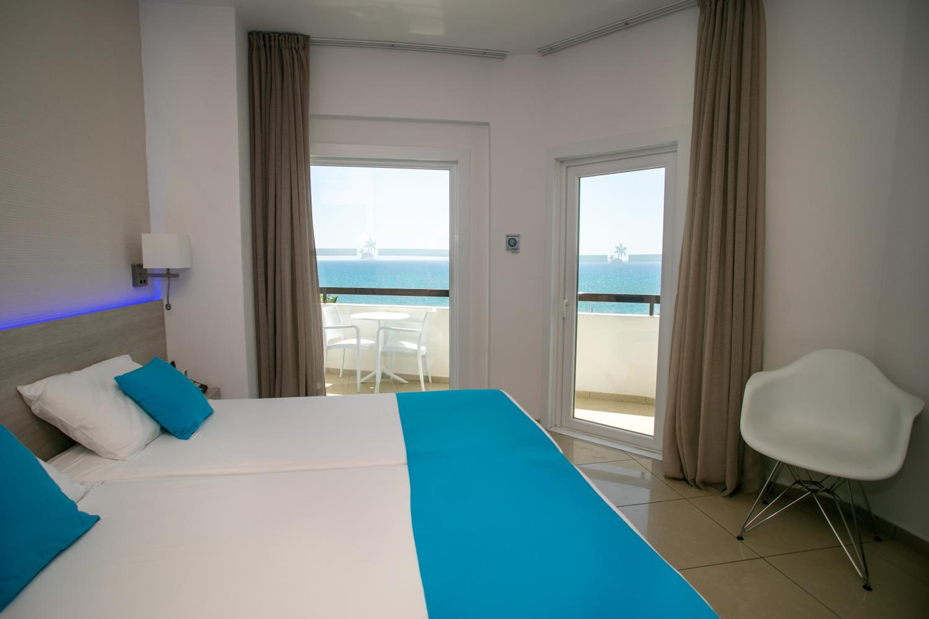 Double or Twin Room with Sea View photo 1