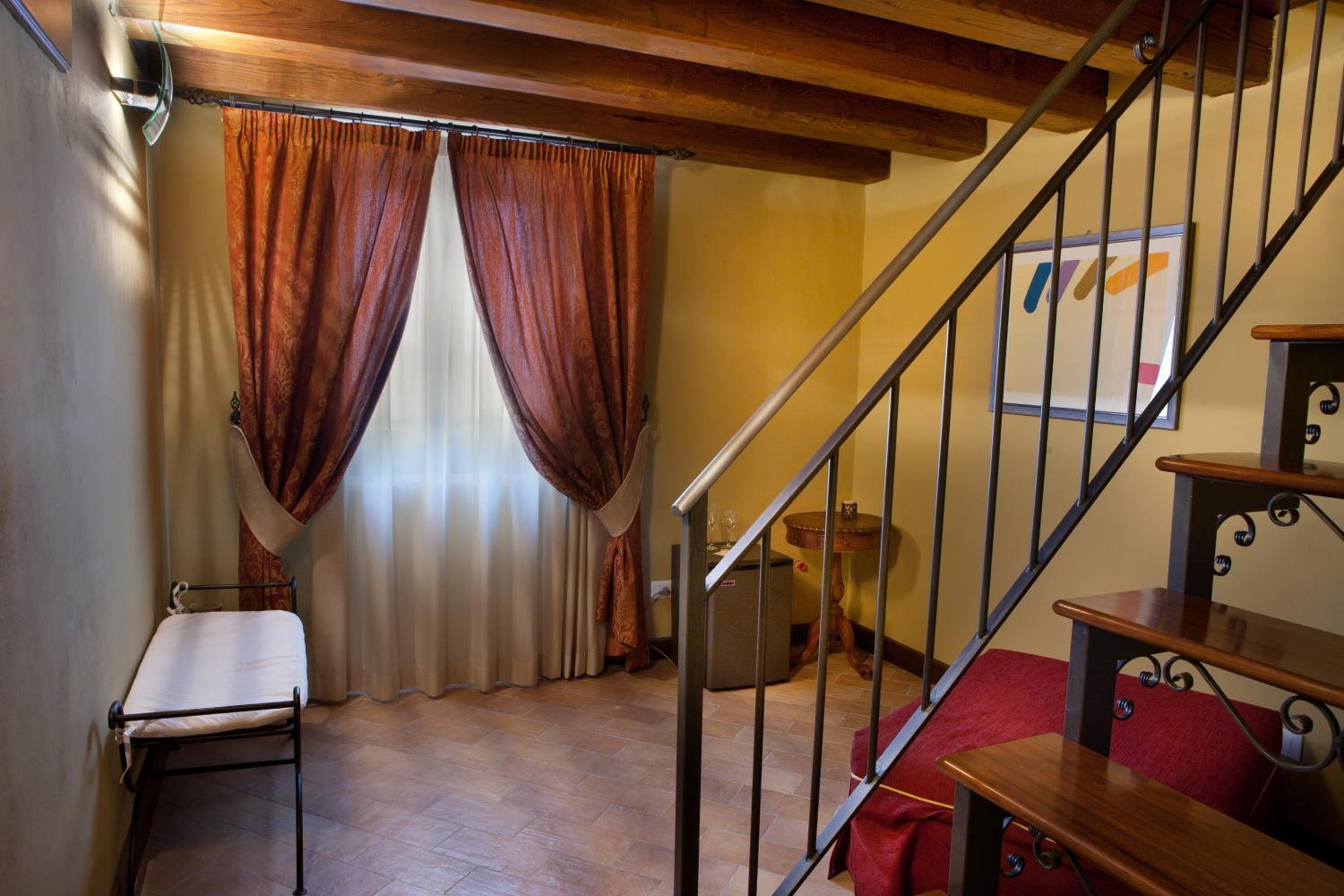 Deluxe Triple Room photo 2