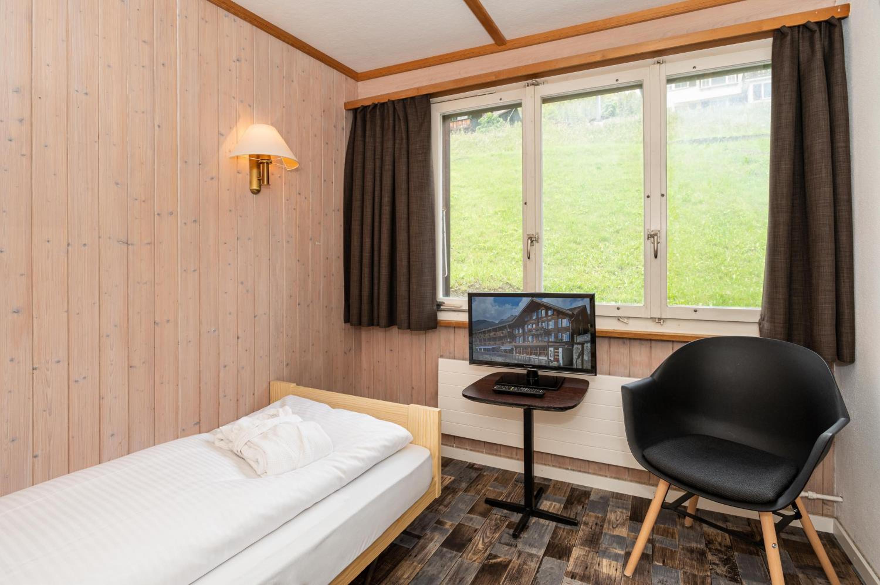 Basic Plus Single Room with Shared Shower and Toilet photo 1