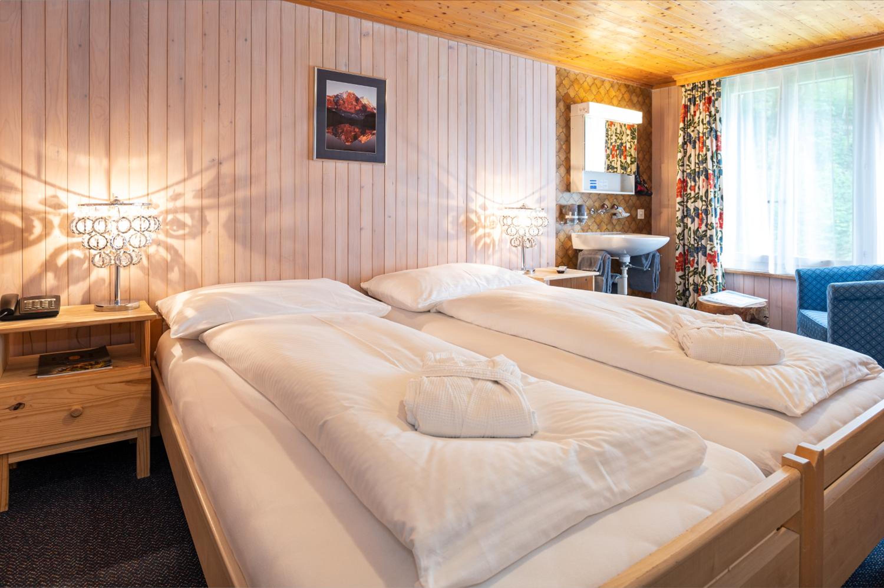 Basic Plus Double or Twin Room with Shared Bathroom photo 1