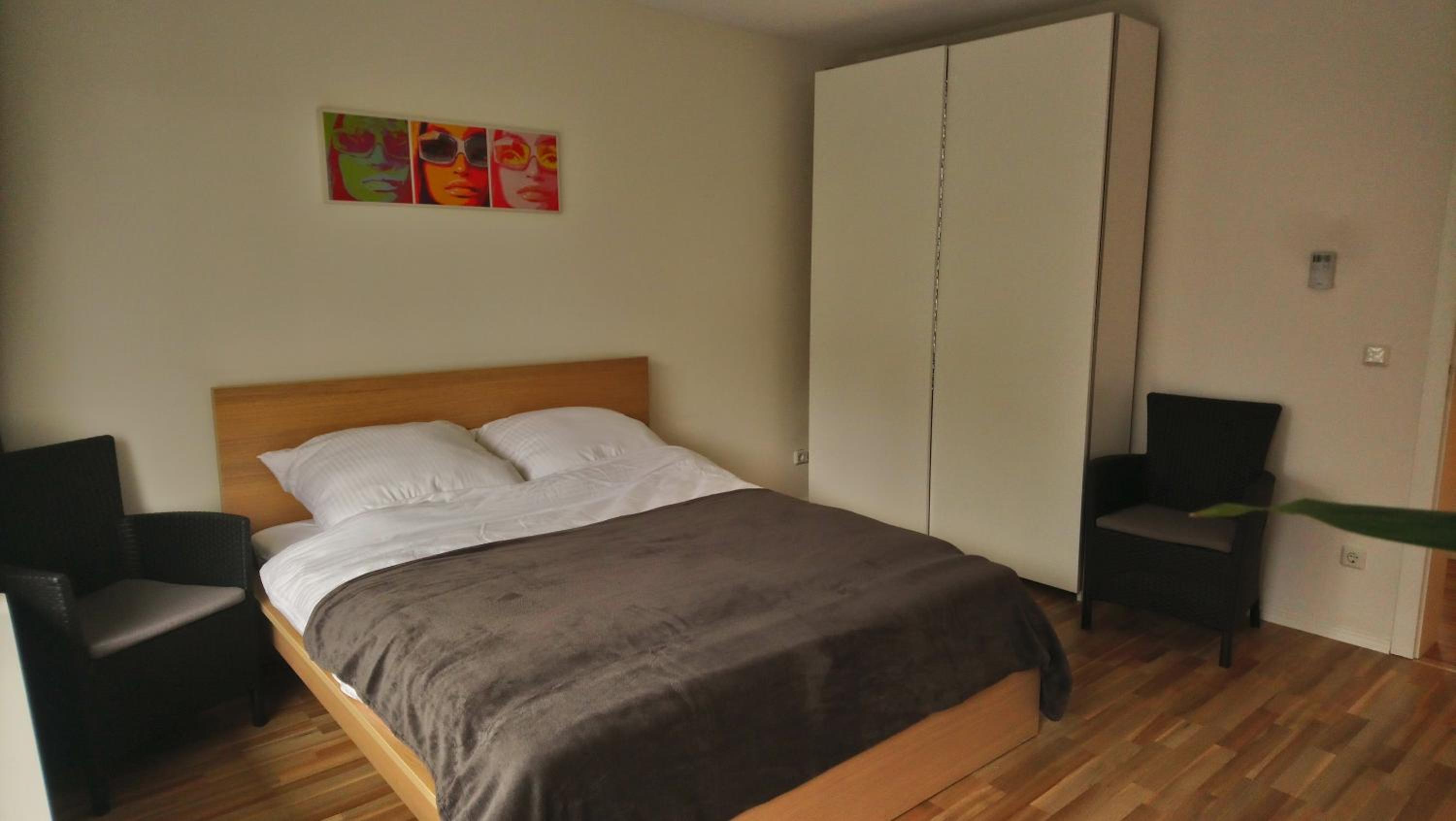 Apartment with Balcony - Photo 2