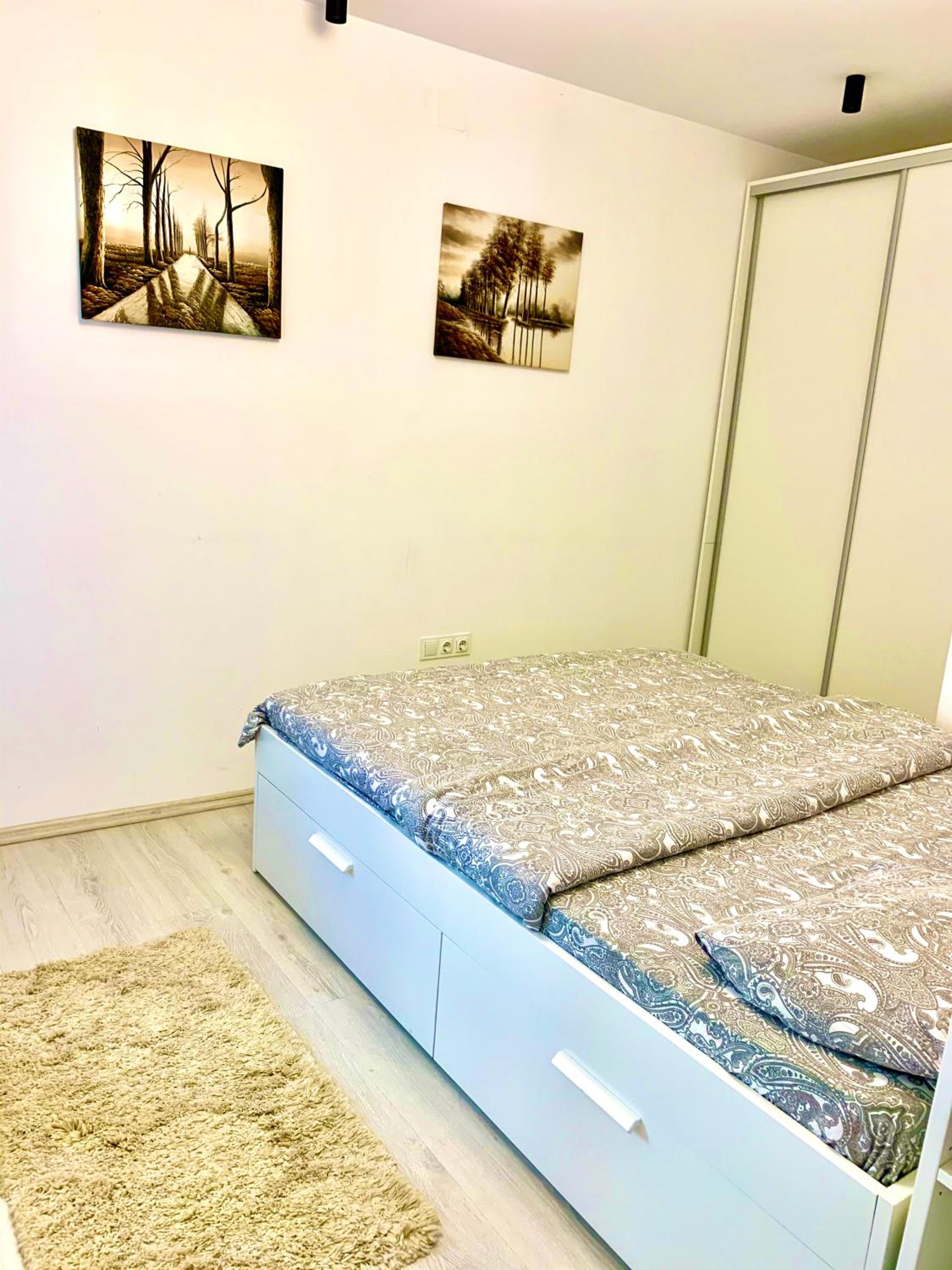 One-Bedroom Apartment - Photo 12