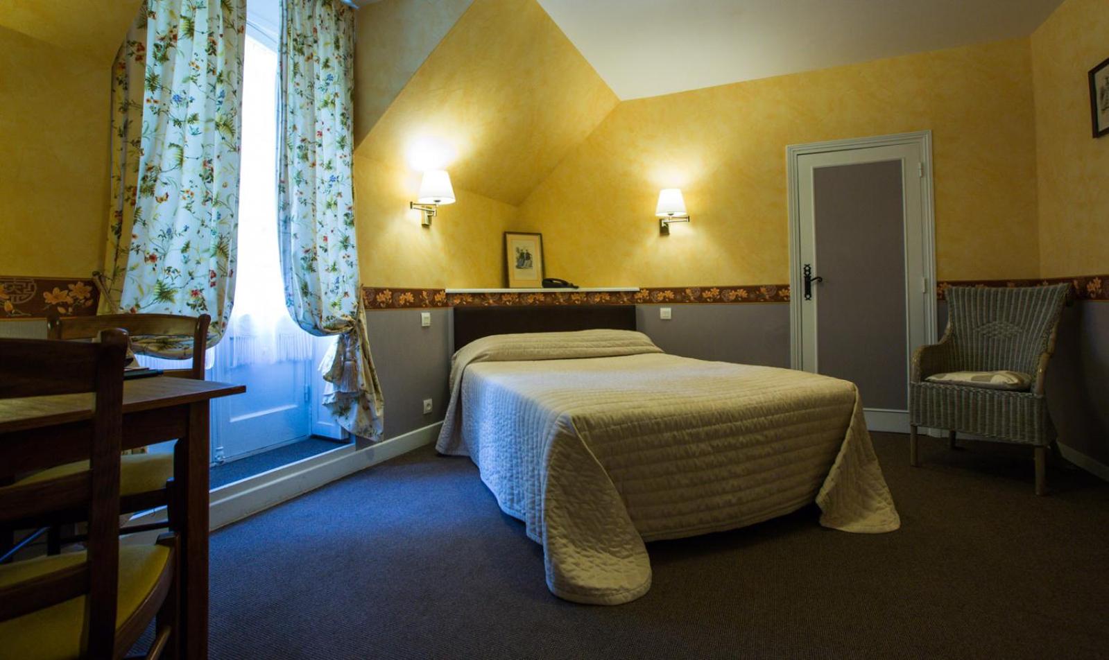 Double Room - Photo 5