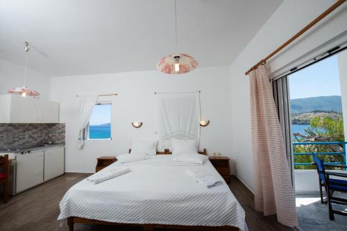 Studio with Partial Sea View