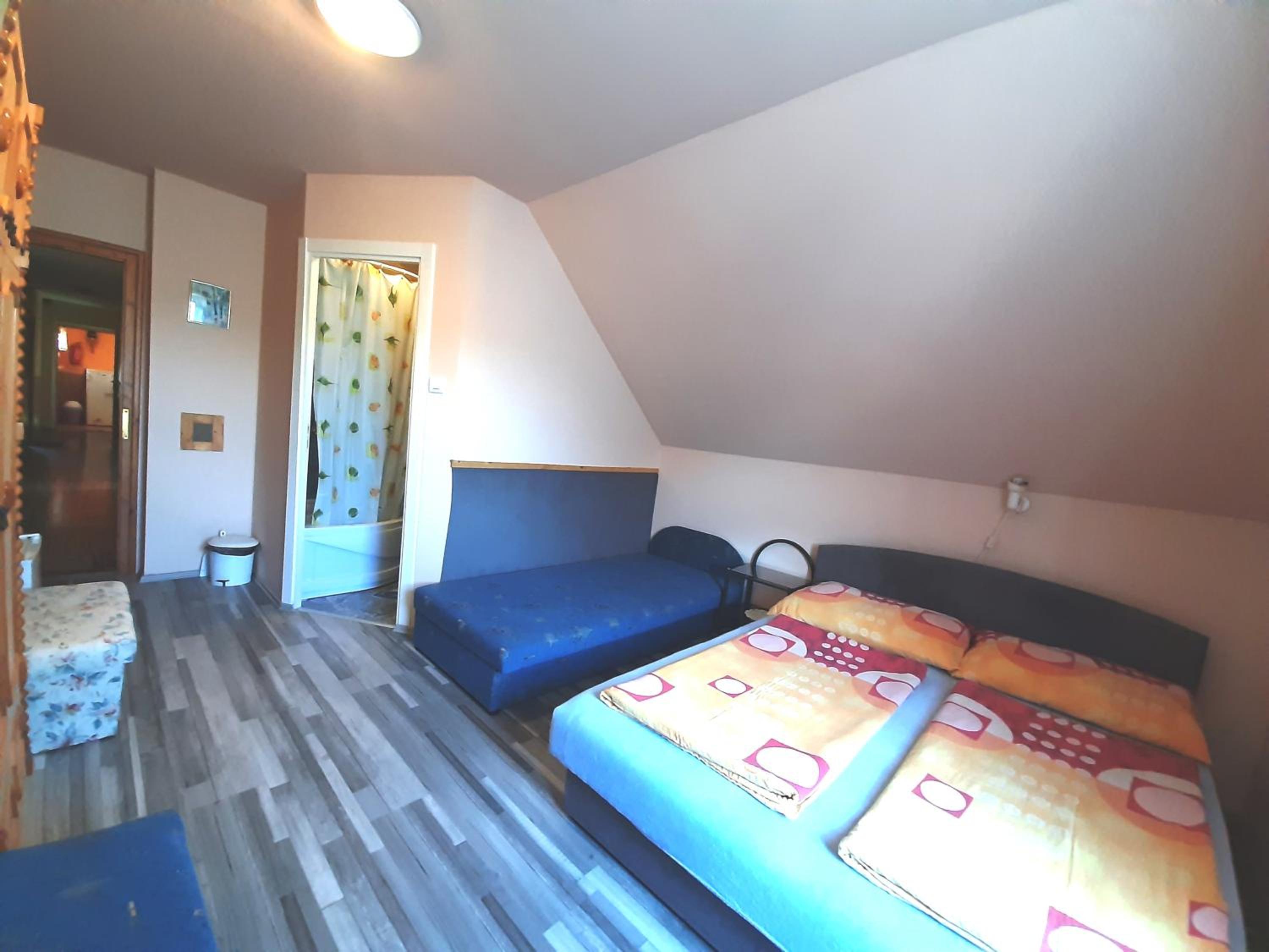 Quadruple Room with Private Bathroom photo 3