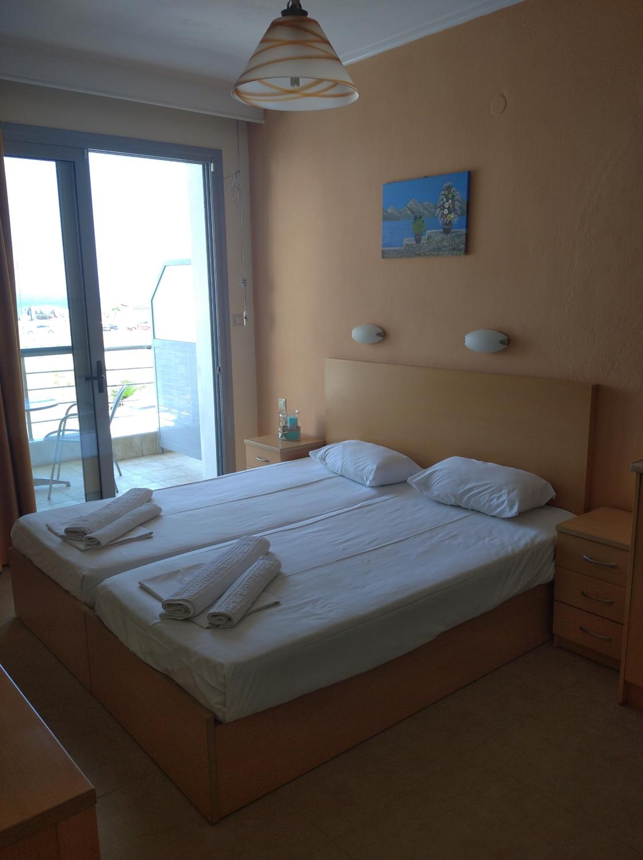 Deluxe Double Room with Balcony and Sea View photo 3