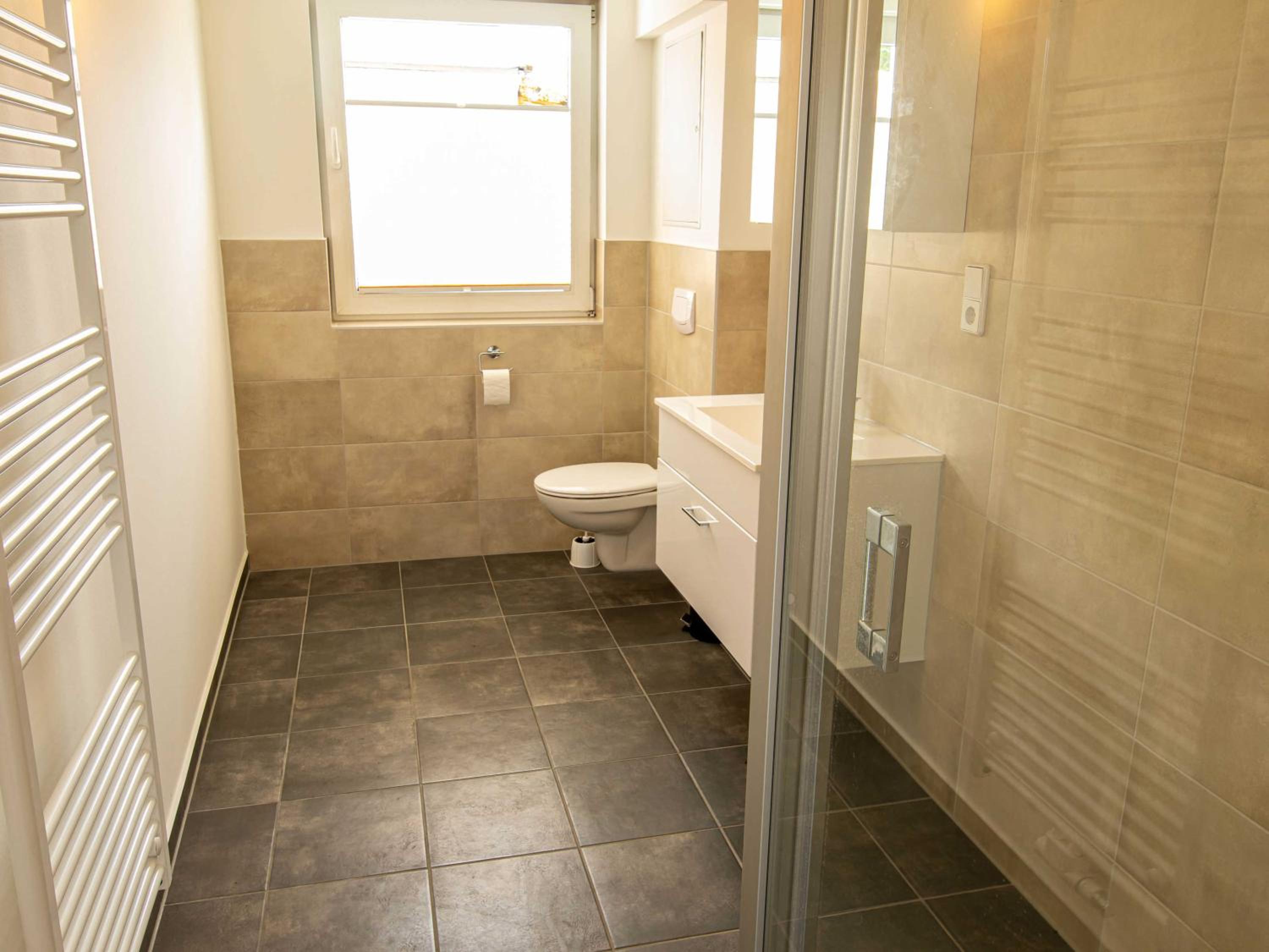 One-Bedroom Apartment with Shower photo 3