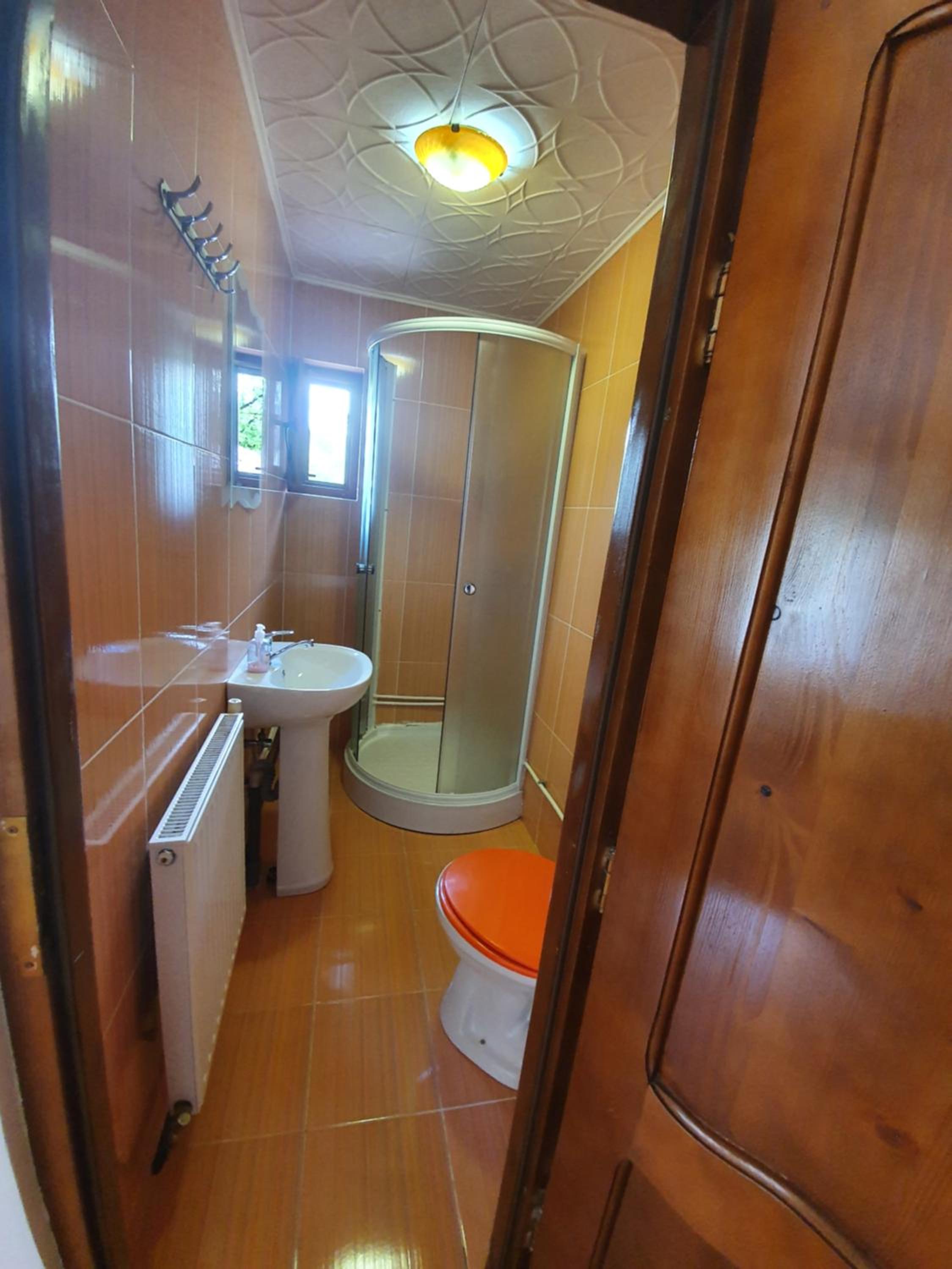 Double Room with Private Bathroom - Photo 4