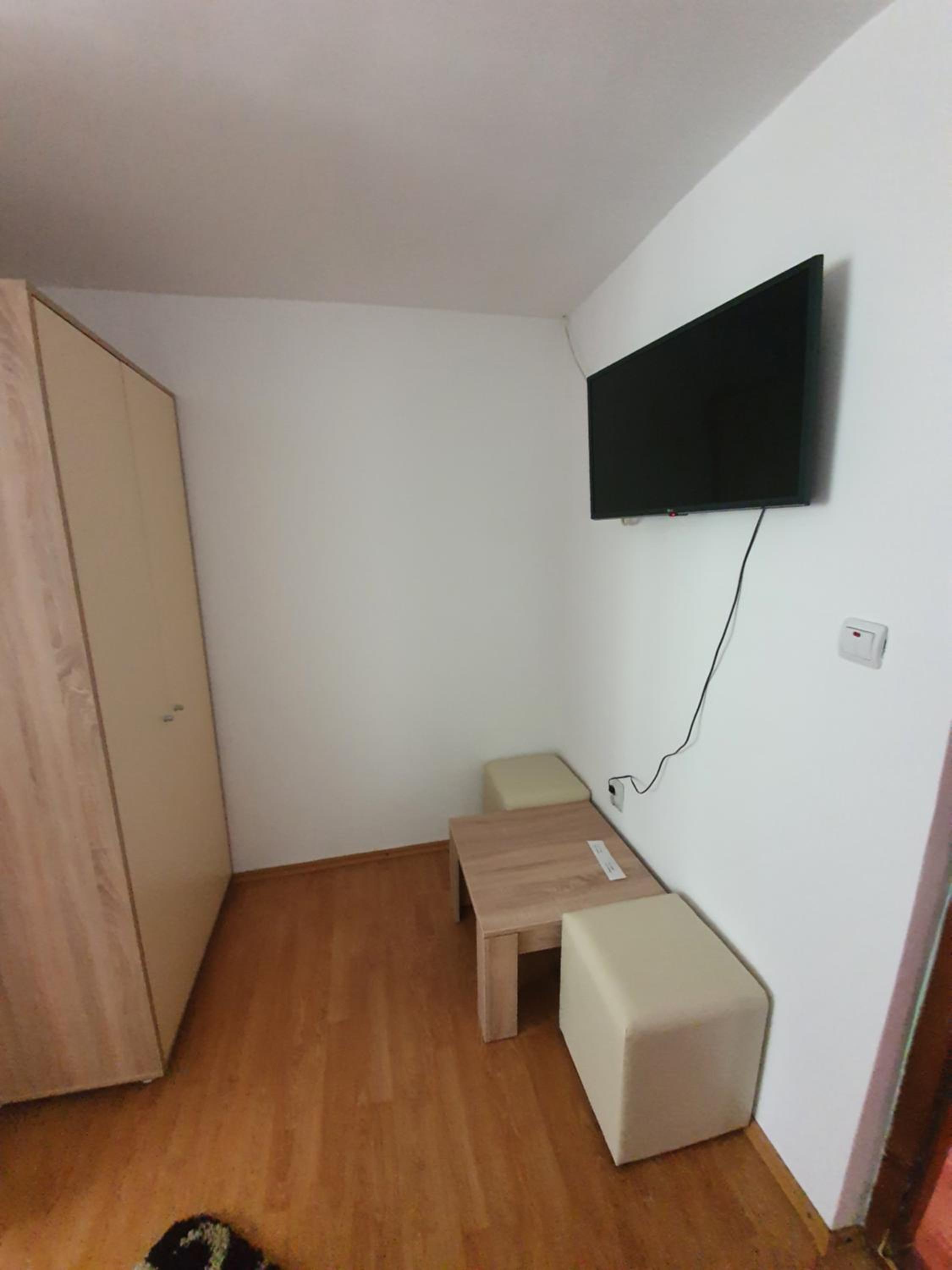 Double Room with Private Bathroom - Photo 3