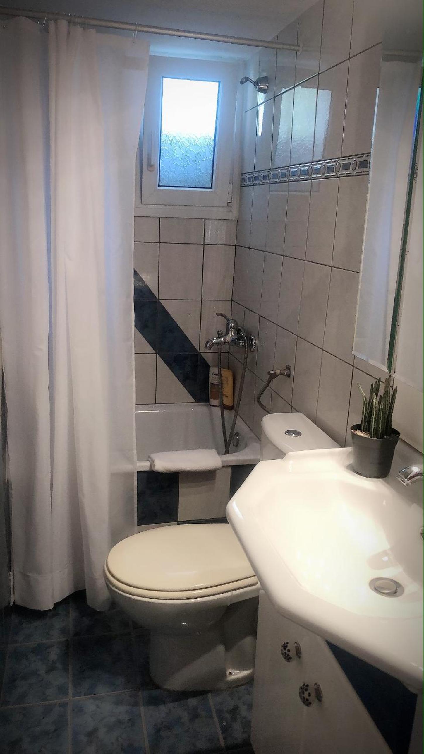 Two-Bedroom House - Photo 15