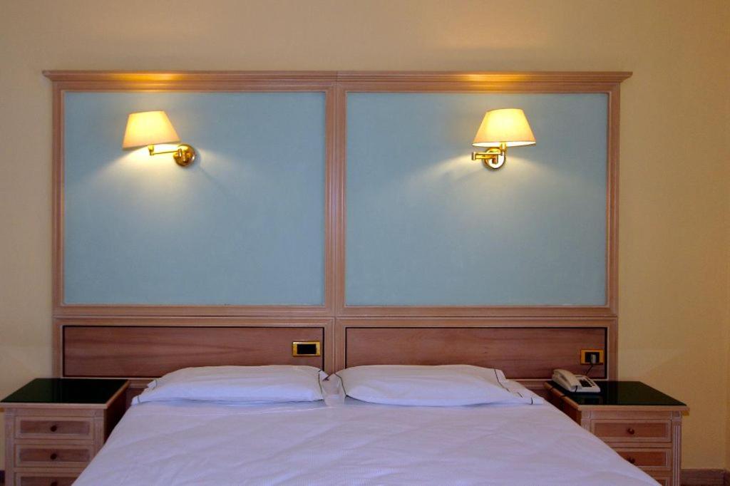 Double Room (1 Adult)