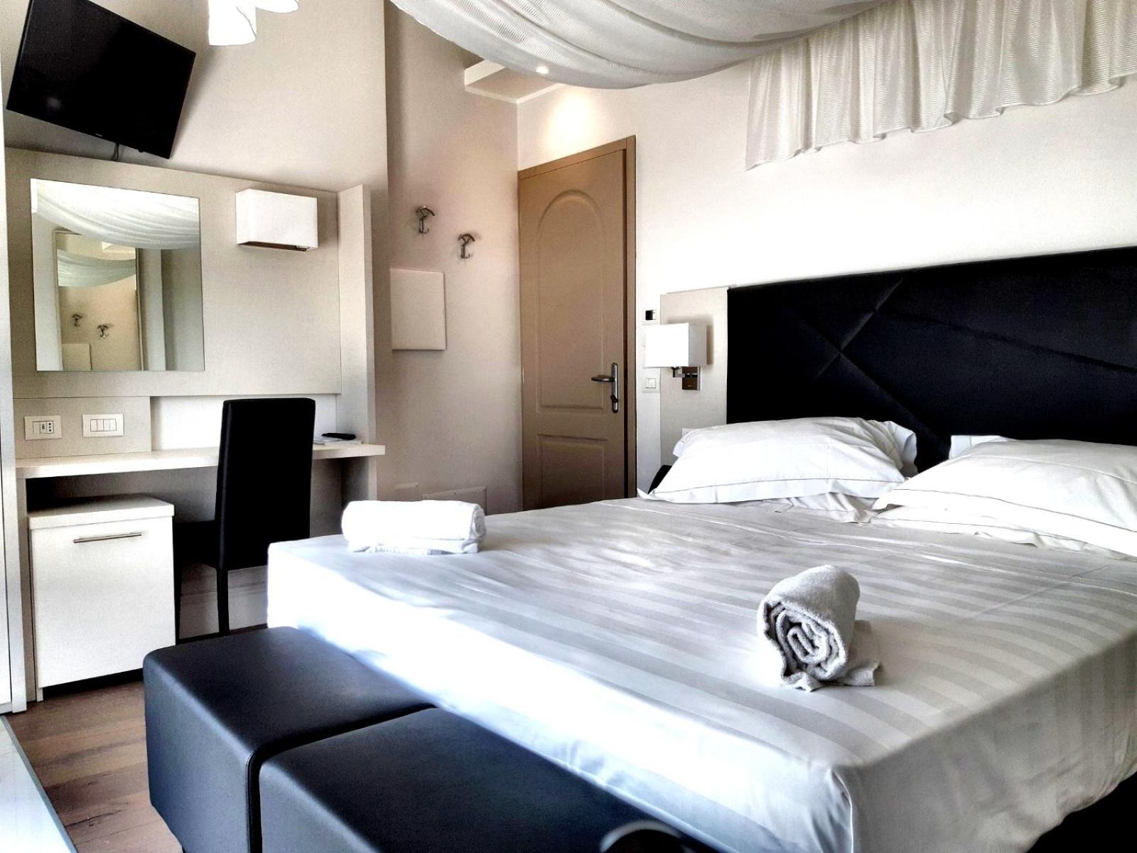 Suite with Lake View - Photo 6