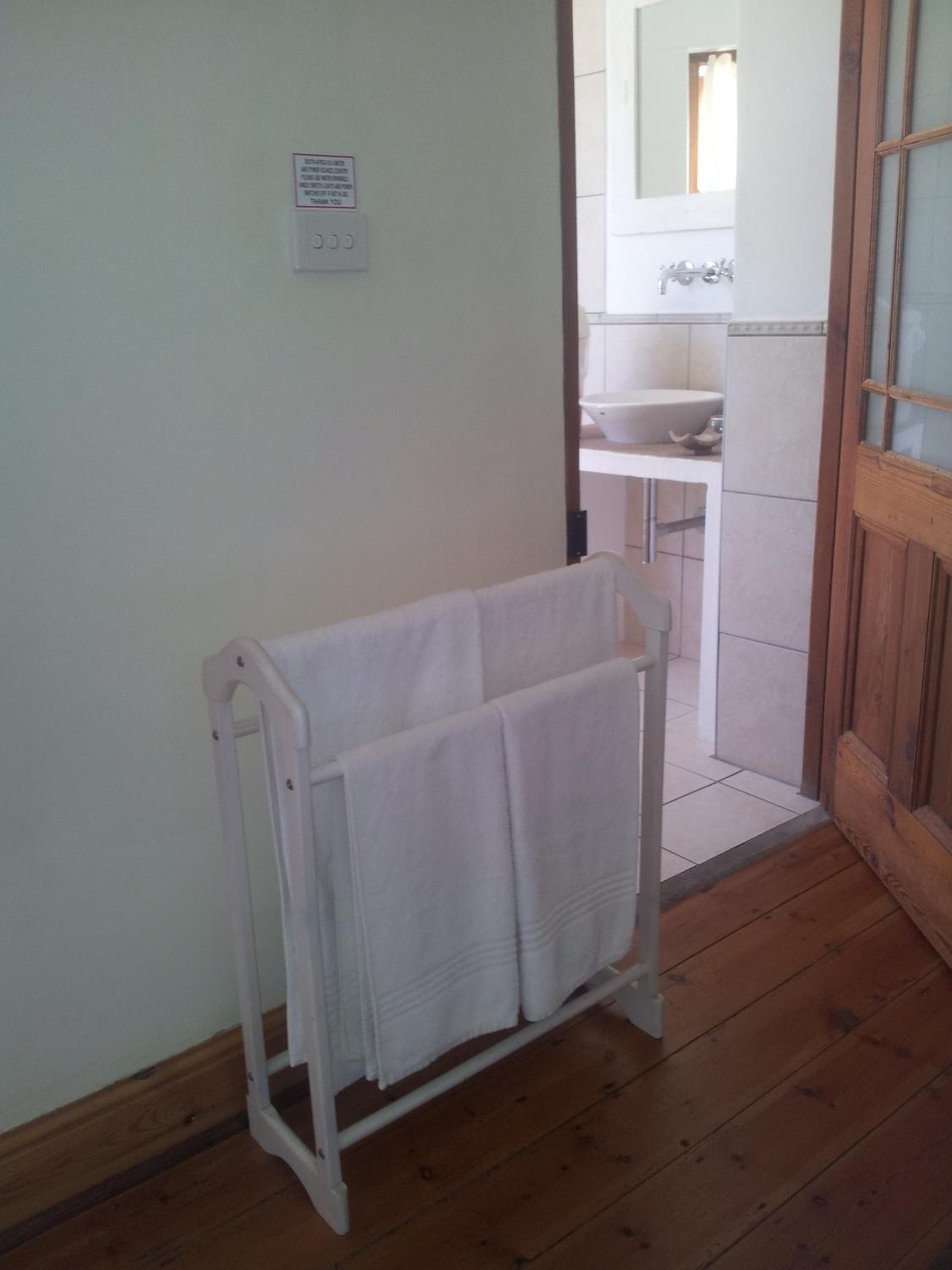 King or Twin Room - Photo 5