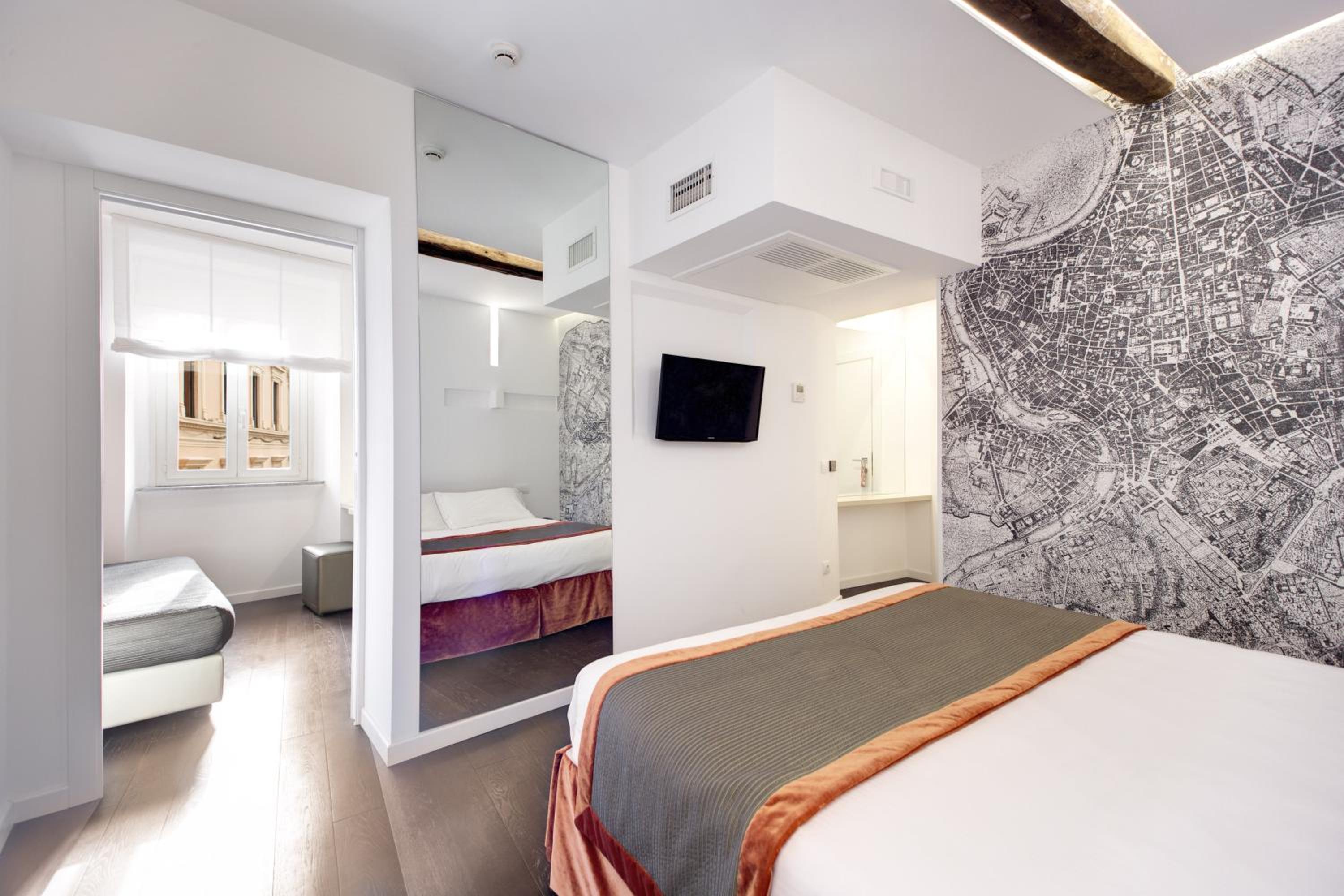 Junior Suite with Pantheon View thumbnail 6