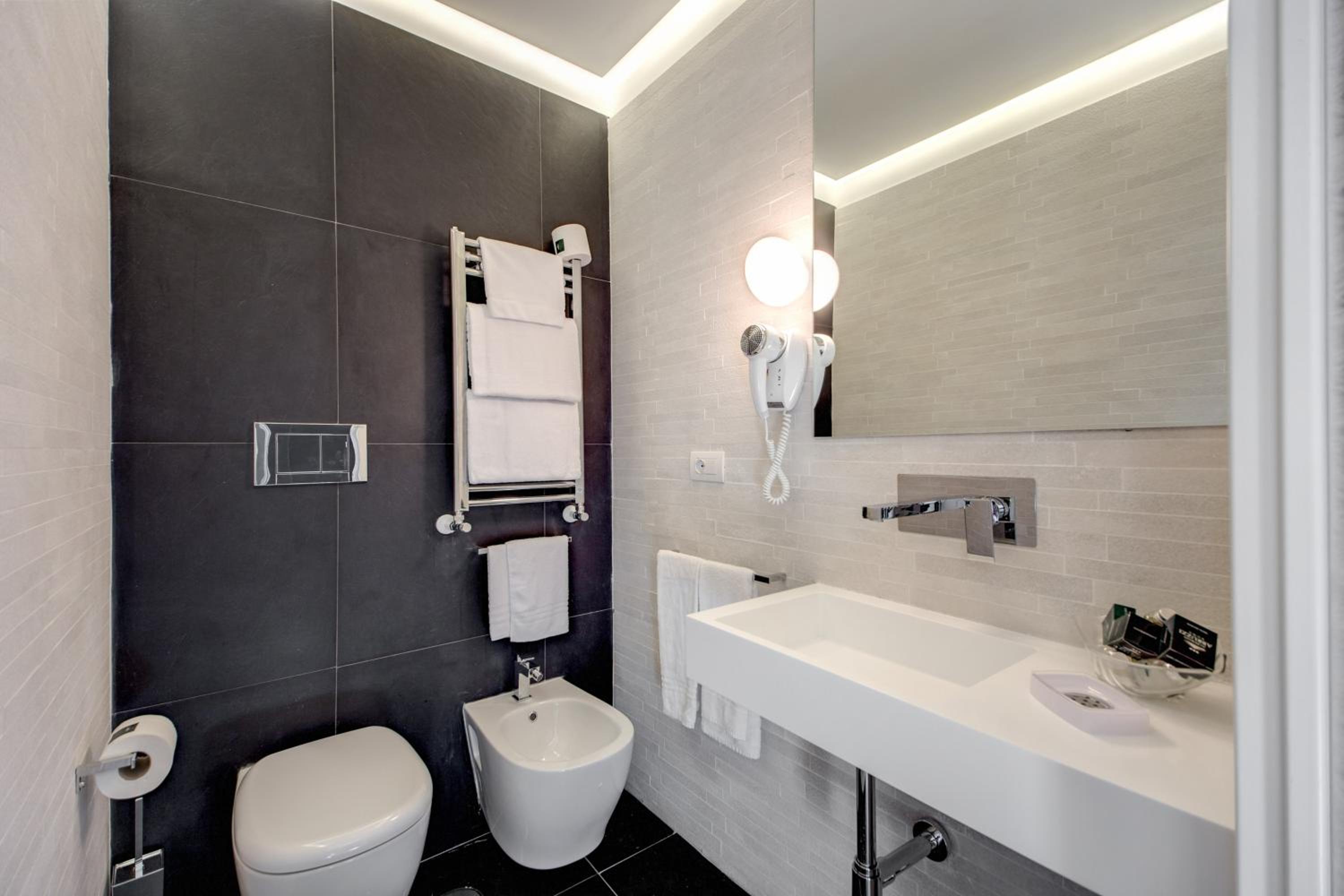 Junior Suite with Pantheon View thumbnail 5