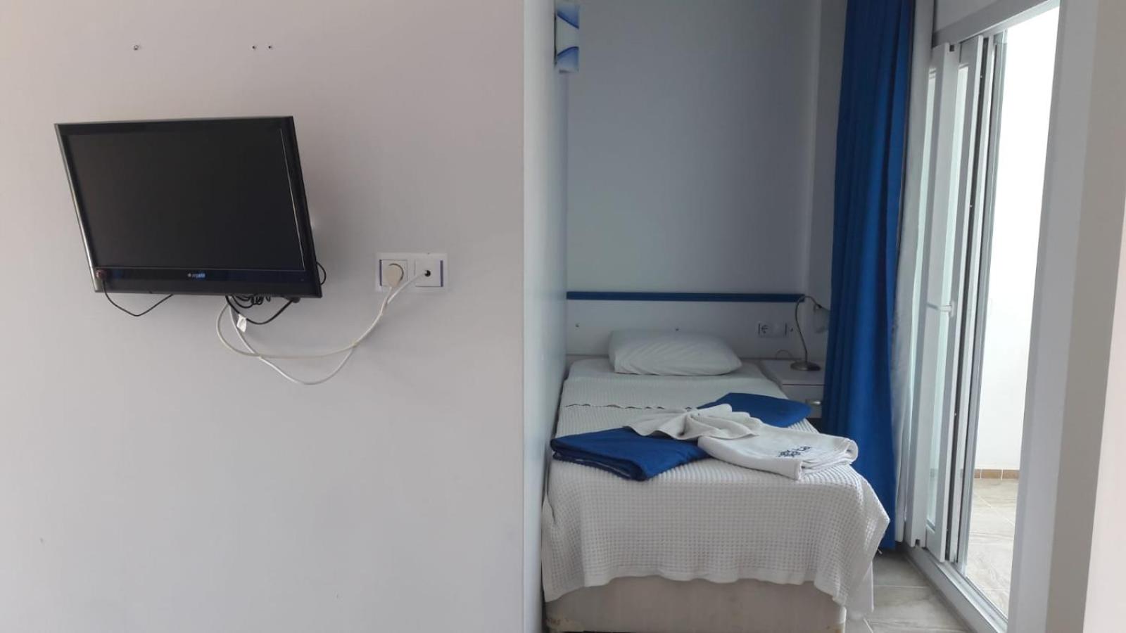 Triple Room with Shower photo 3