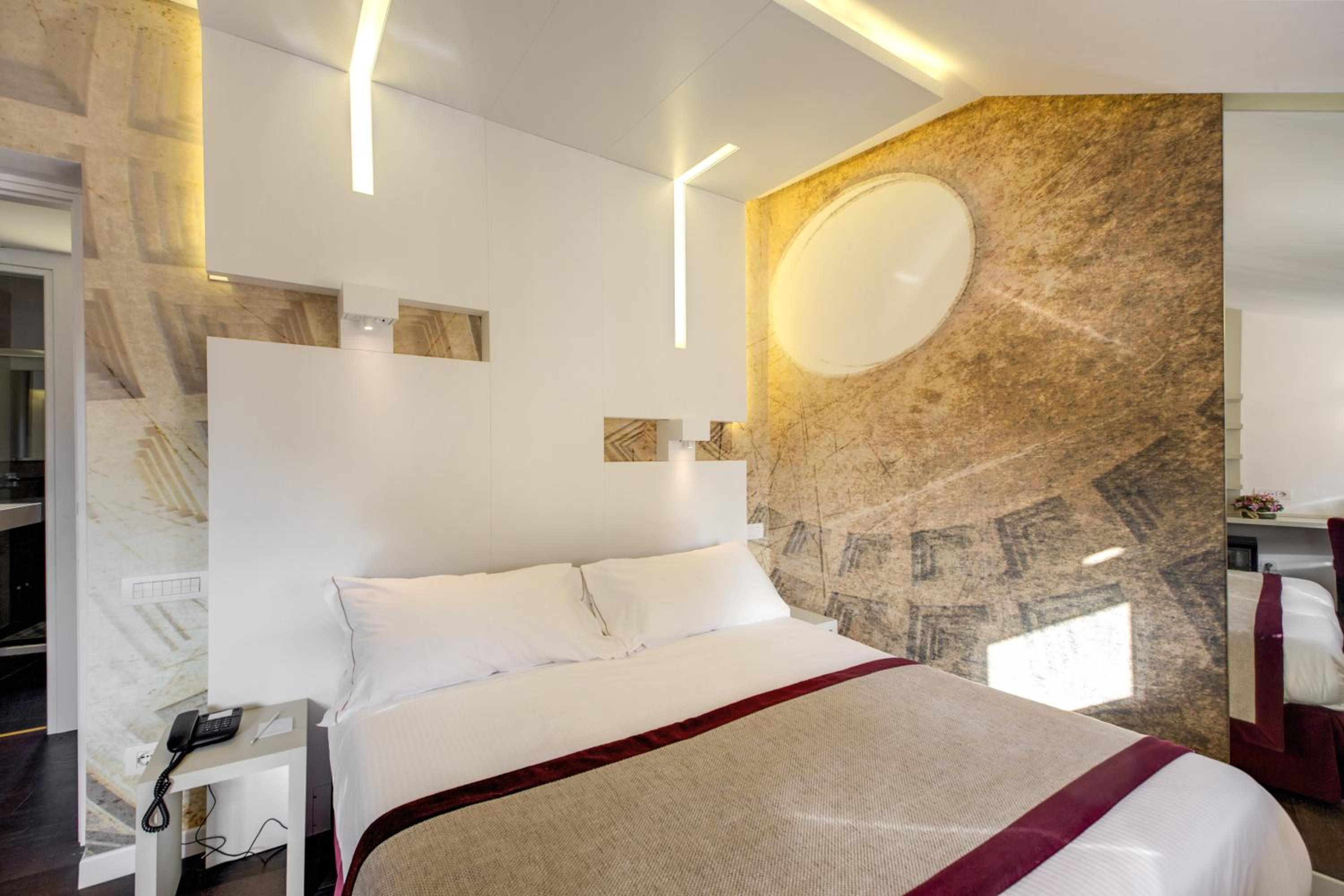 Junior Suite with Pantheon View