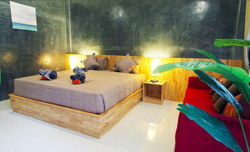Deluxe Double Room with Bathtub, Pool Access