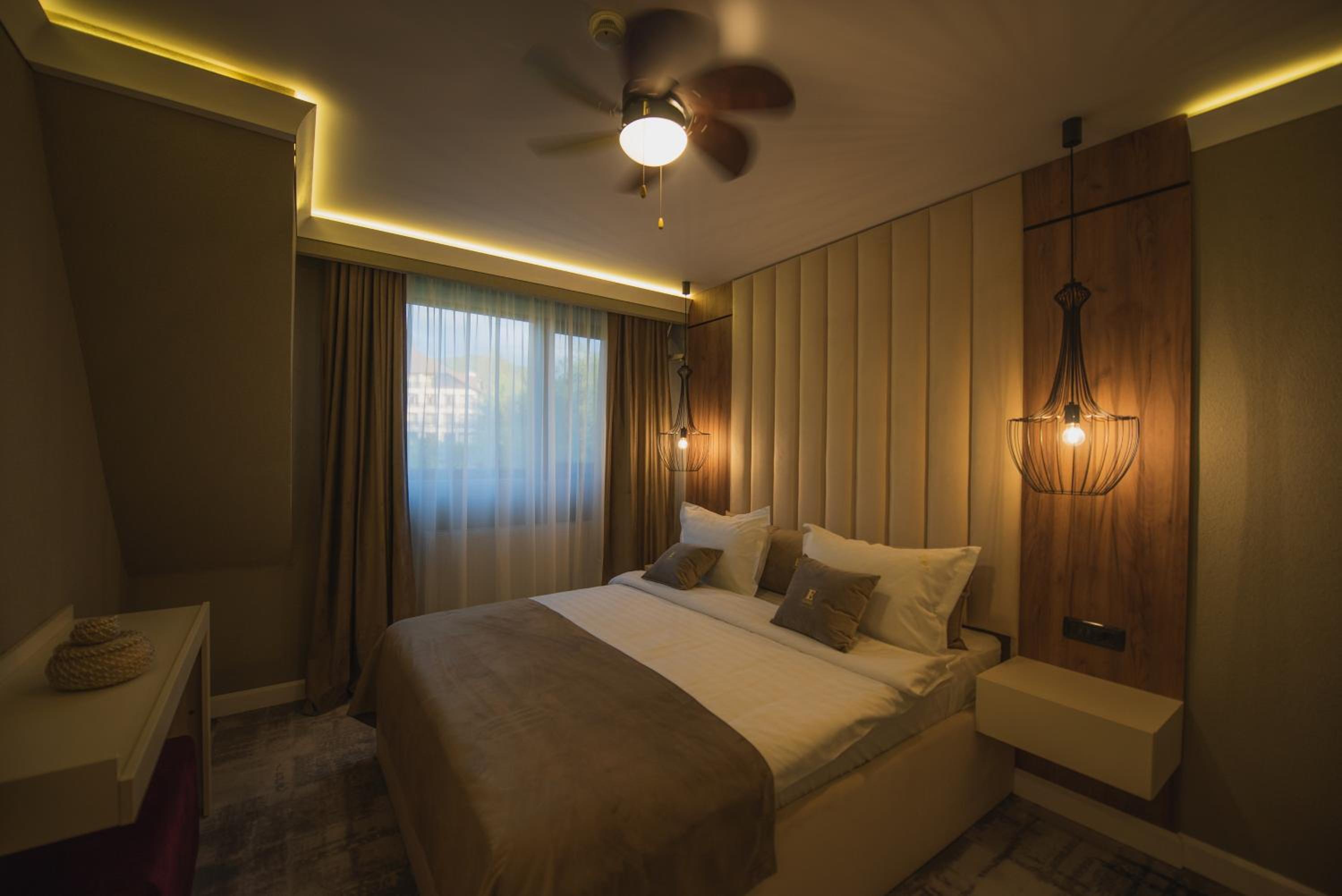Standard Double Room - Photo 12