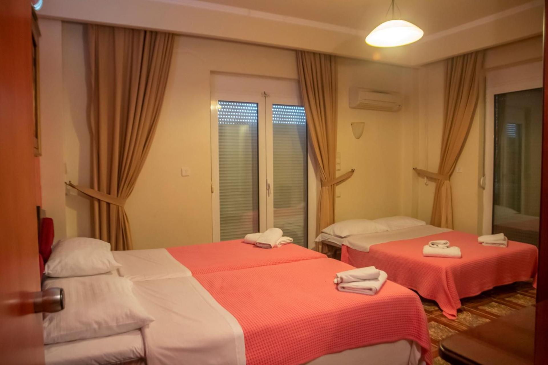 Triple Room with Balcony - Photo 3