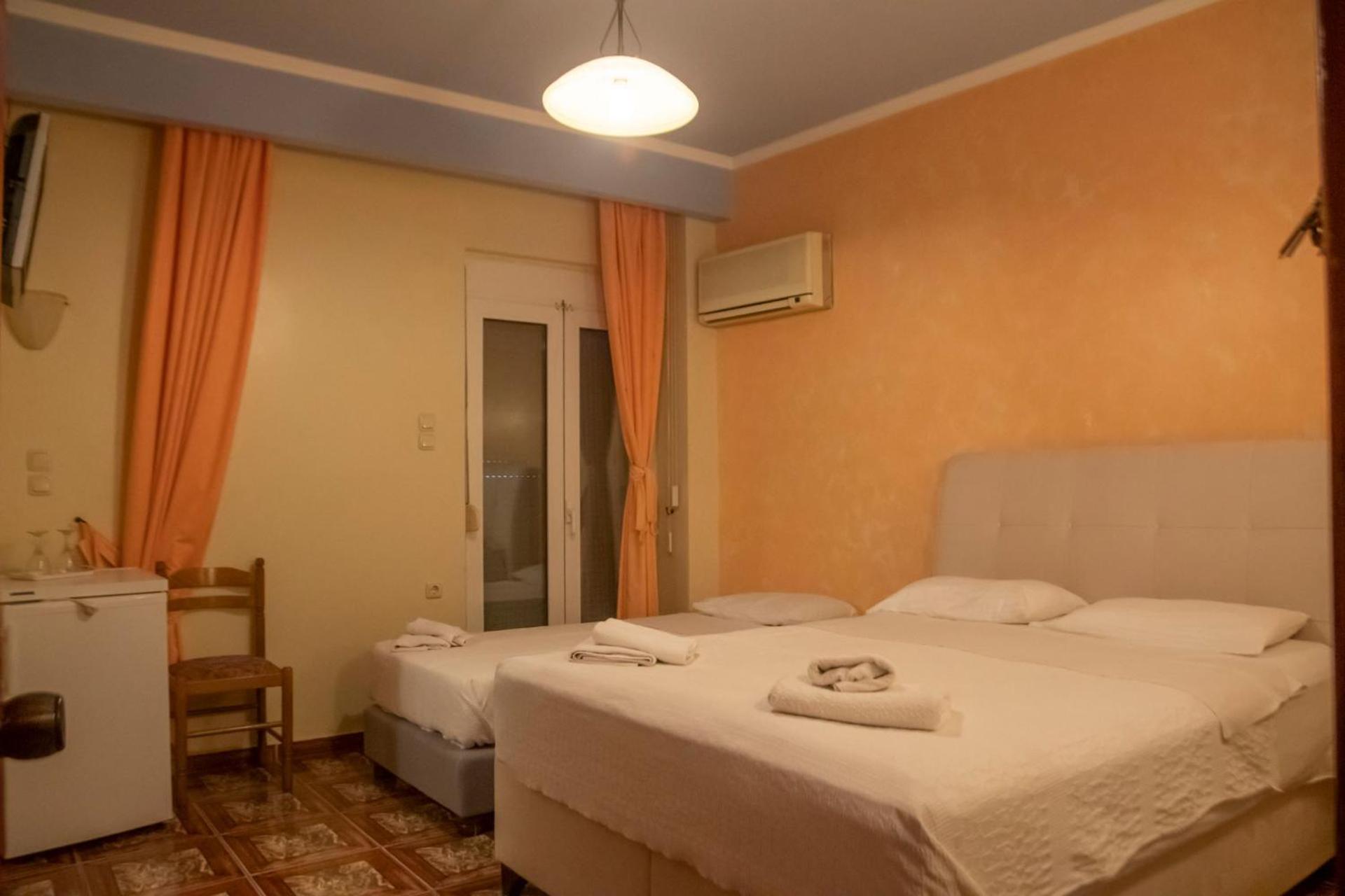 Triple Room with Balcony - Photo 8