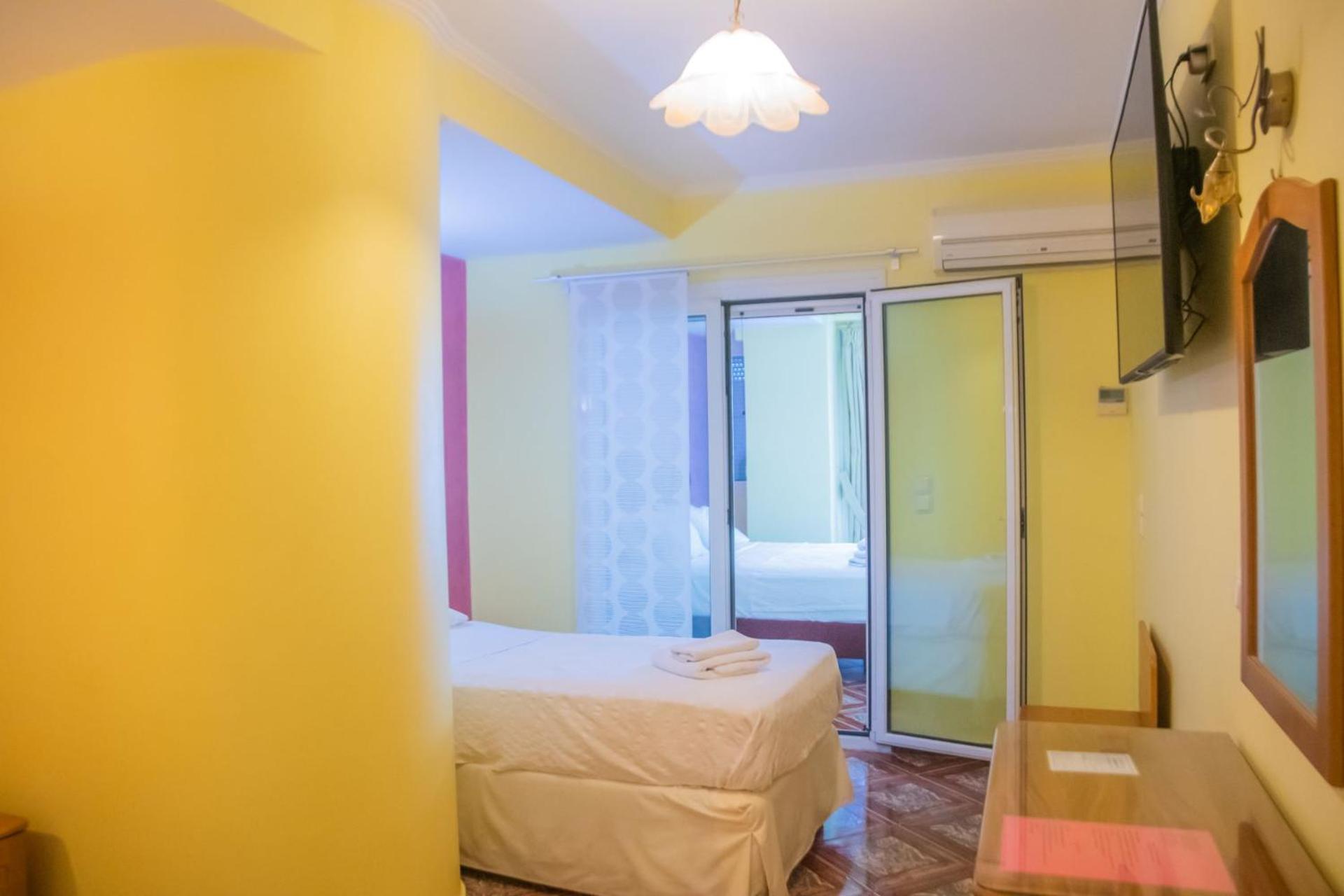 Family Room (2 Adults + 2 Children) - Photo 6