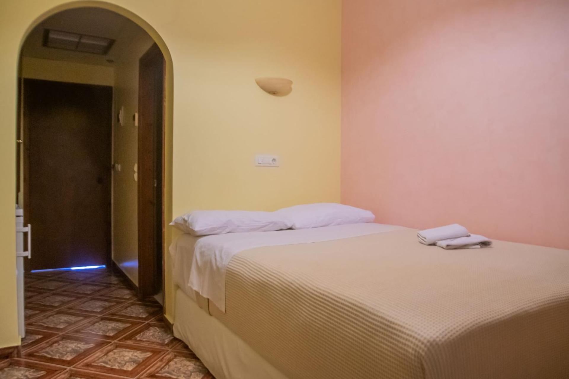 Basic Double Room - Photo 5