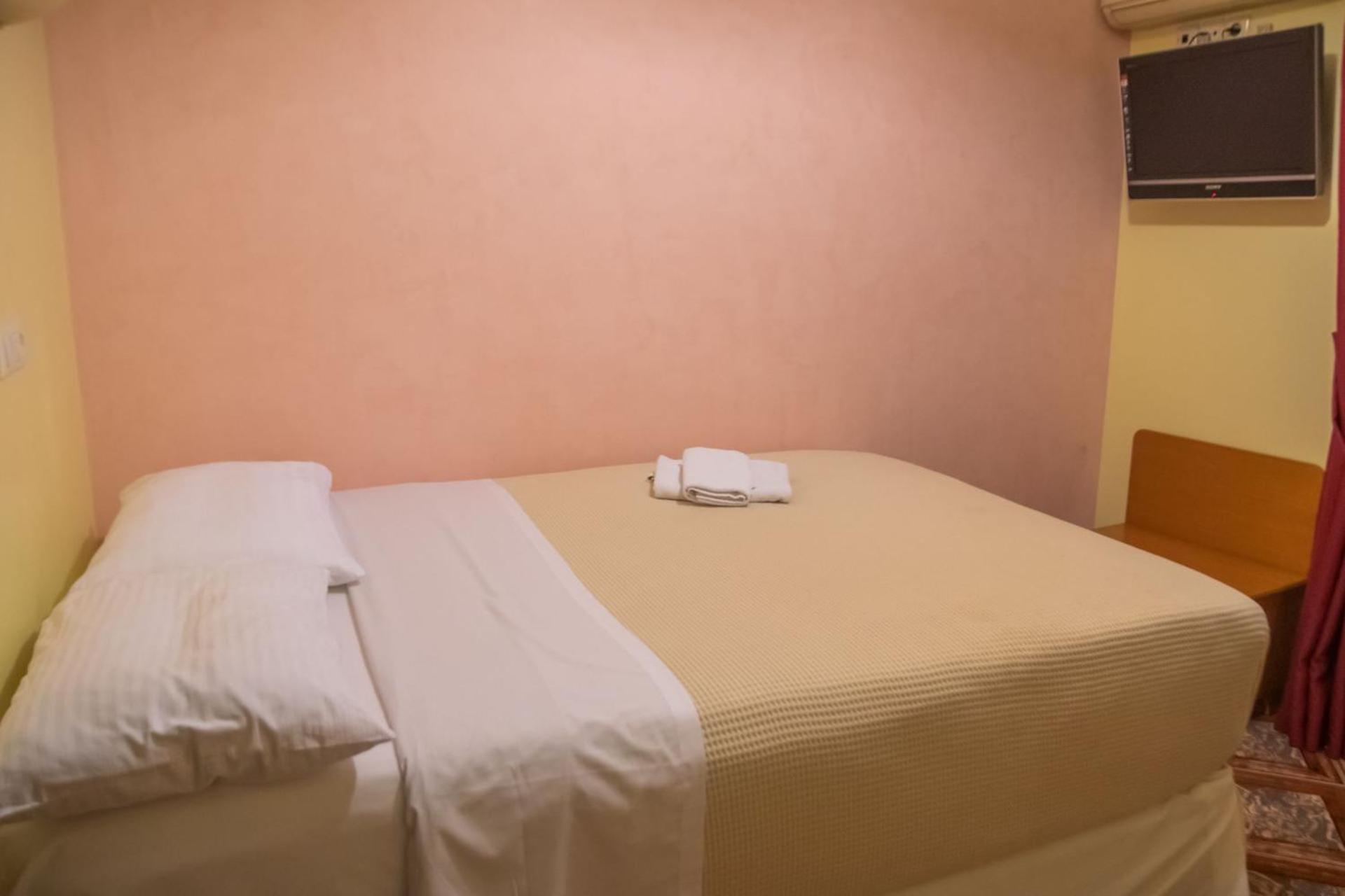 Basic Double Room - Photo 2