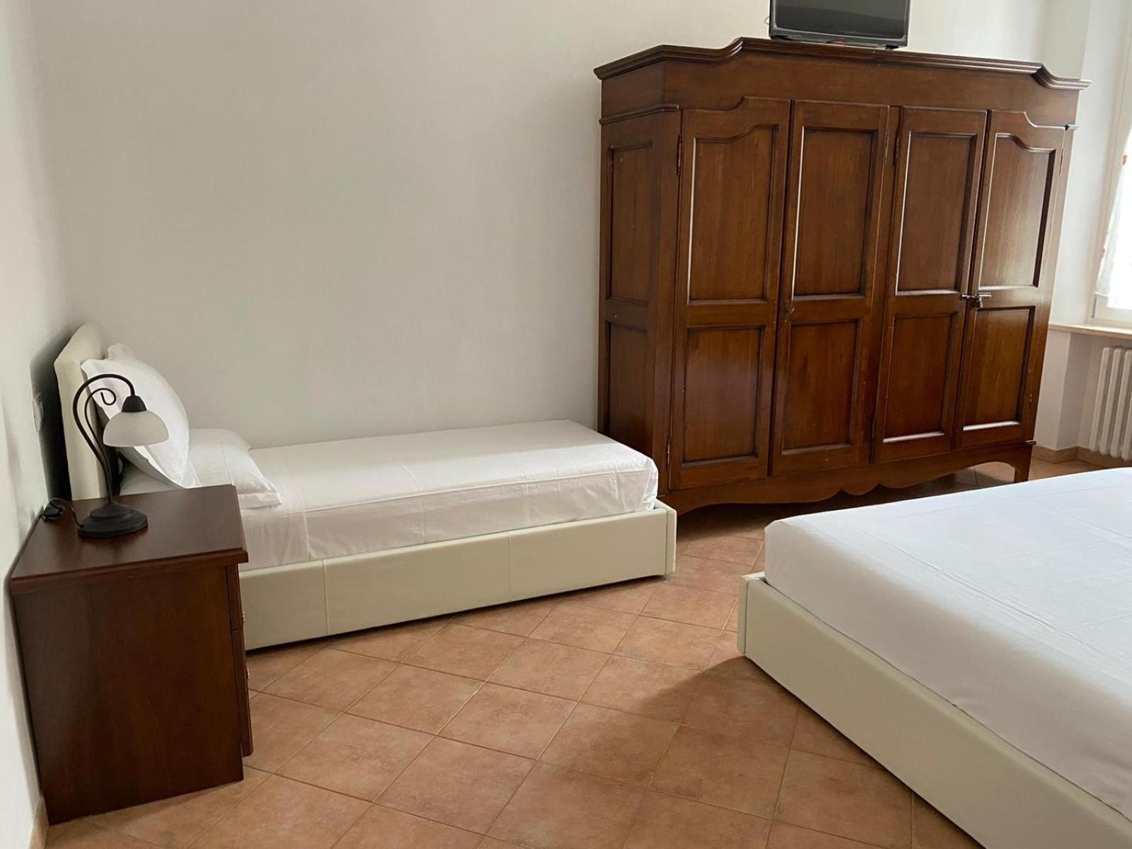Triple Room with Private Bathroom - Photo 7