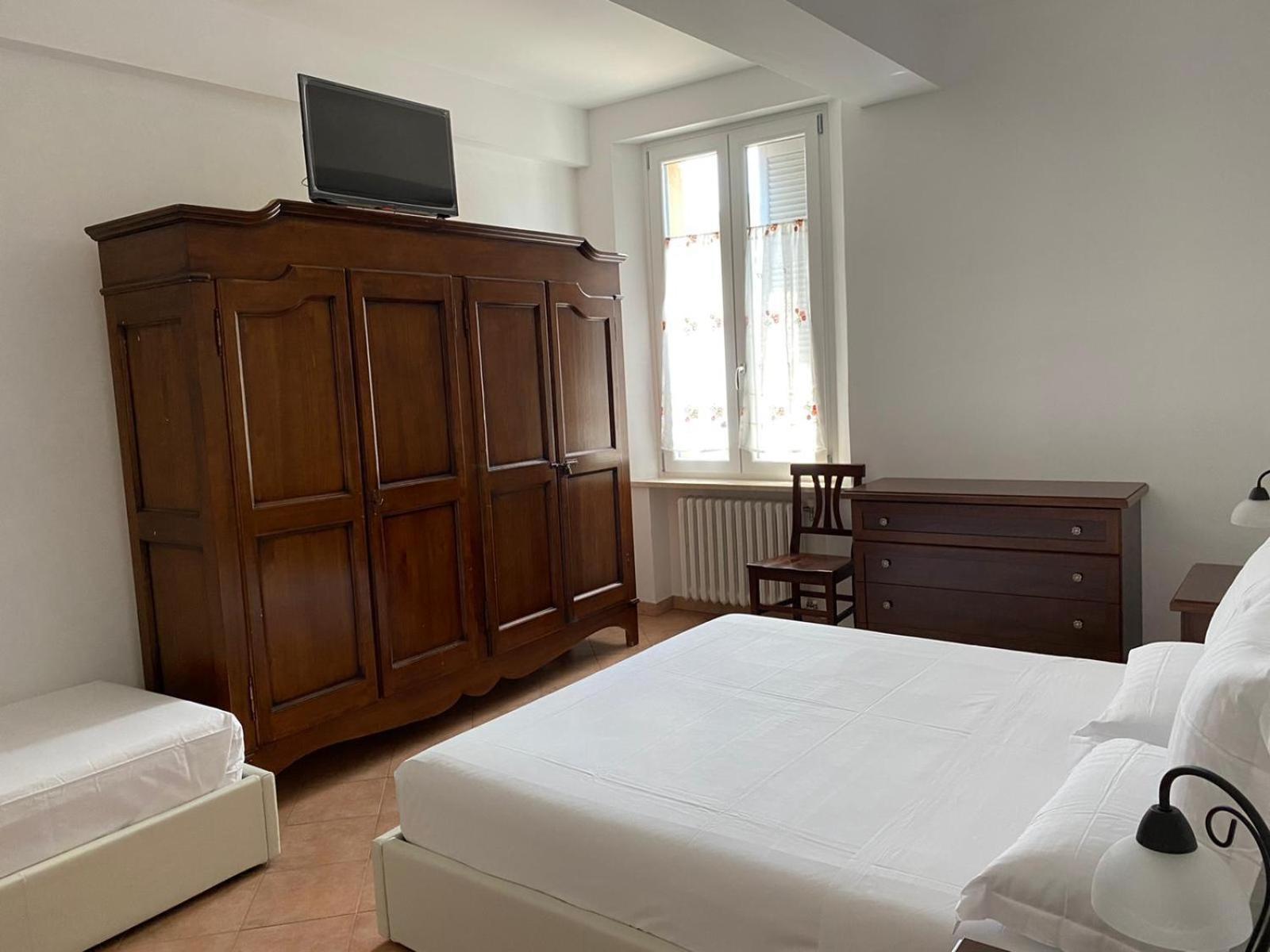 Triple Room with Private Bathroom - Photo 12