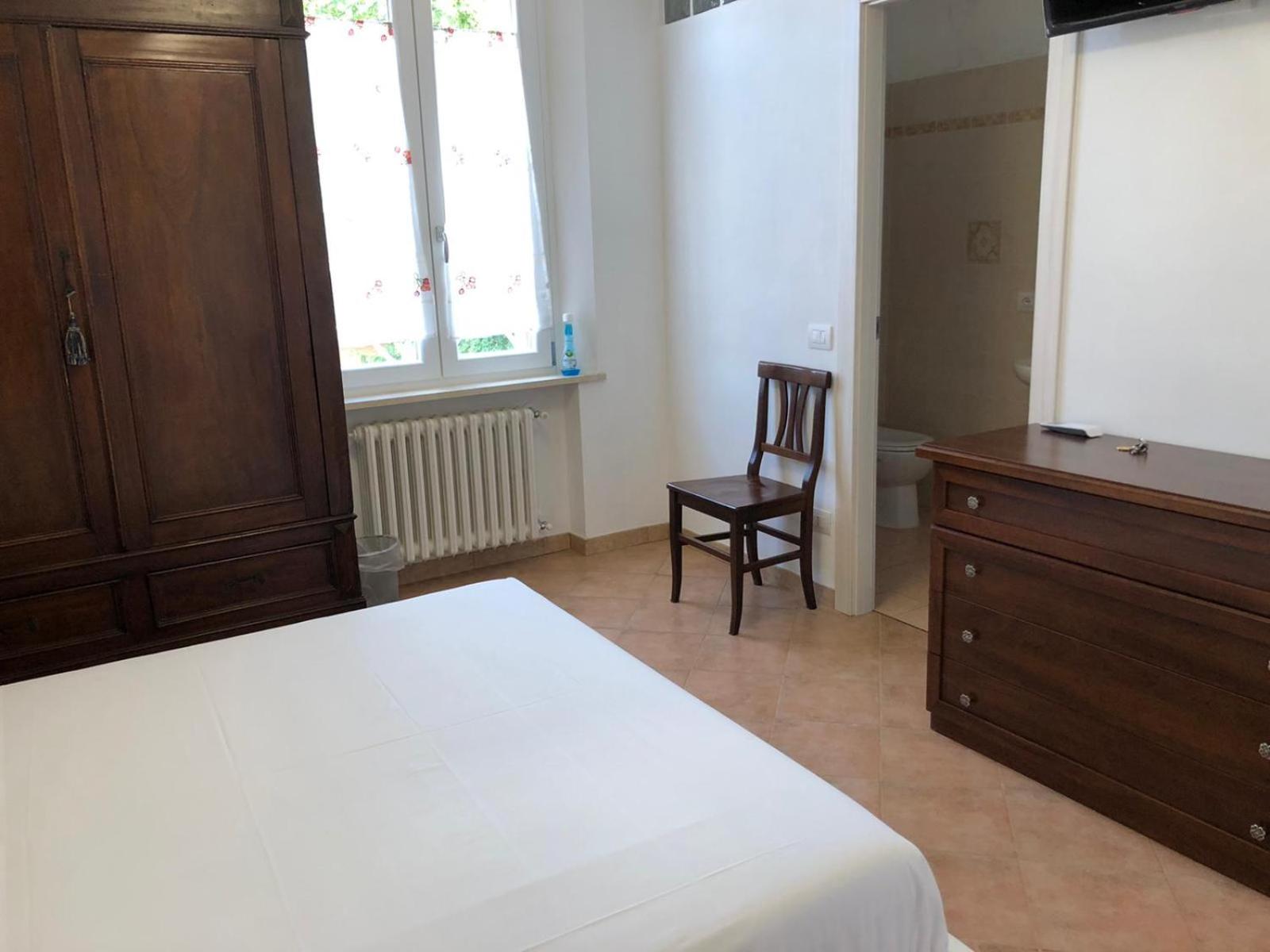Double Room - Photo 6
