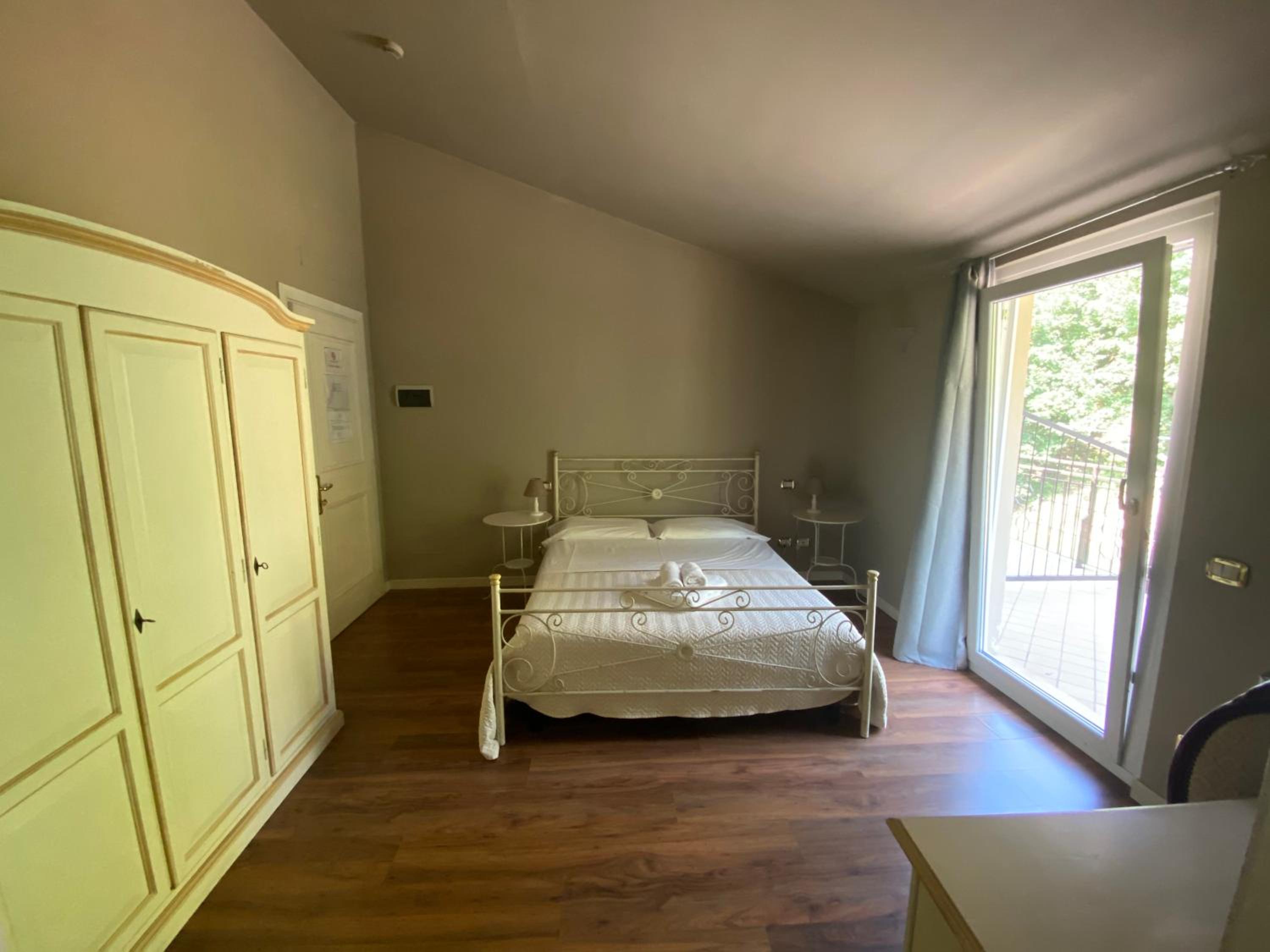 Double or Twin Room - Photo 1