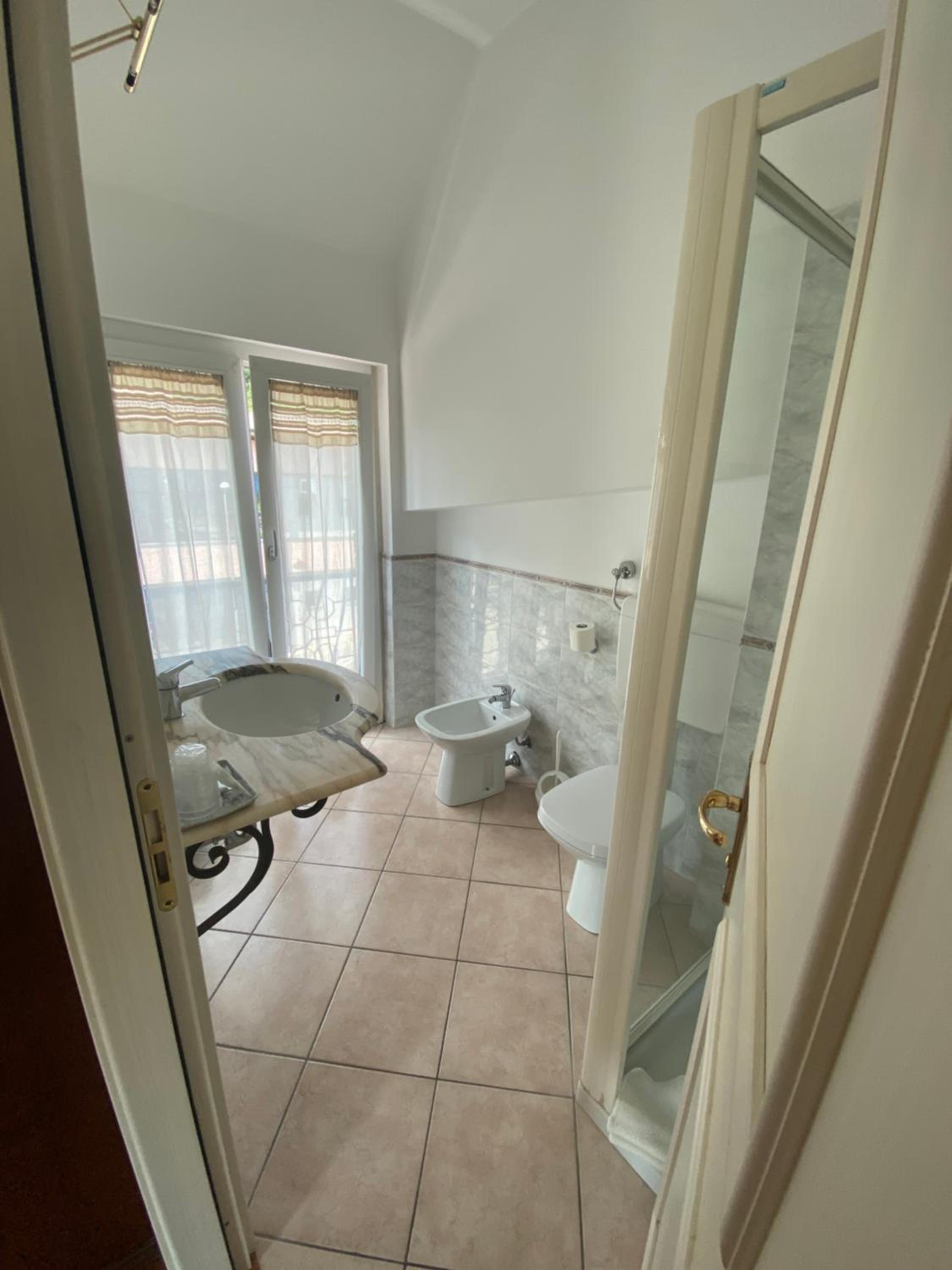 Double or Twin Room - Photo 6