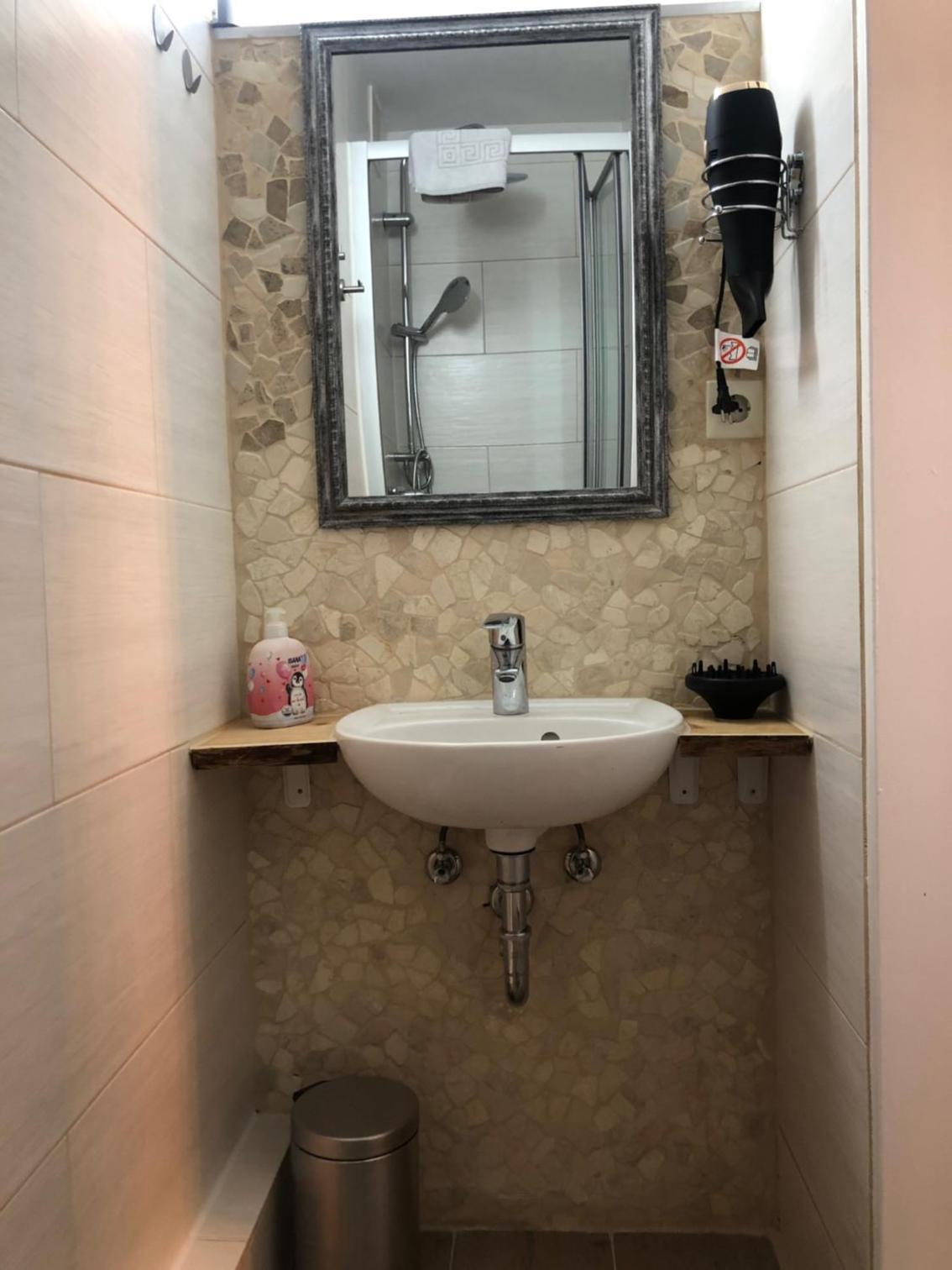 Comfort Triple Room with Shower - Photo 7