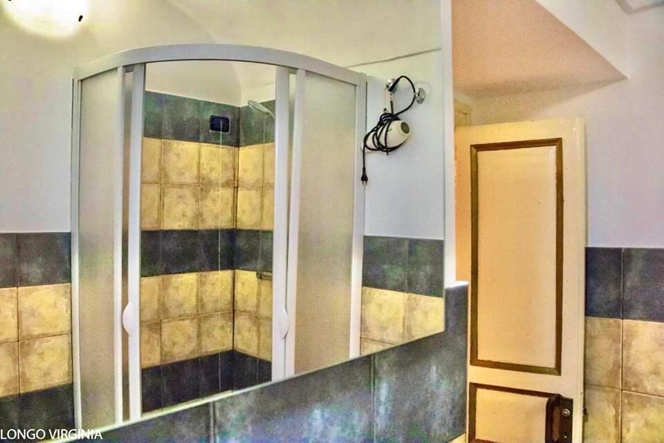 Deluxe Double Room (2 Adults + 1 Child) - Photo 4