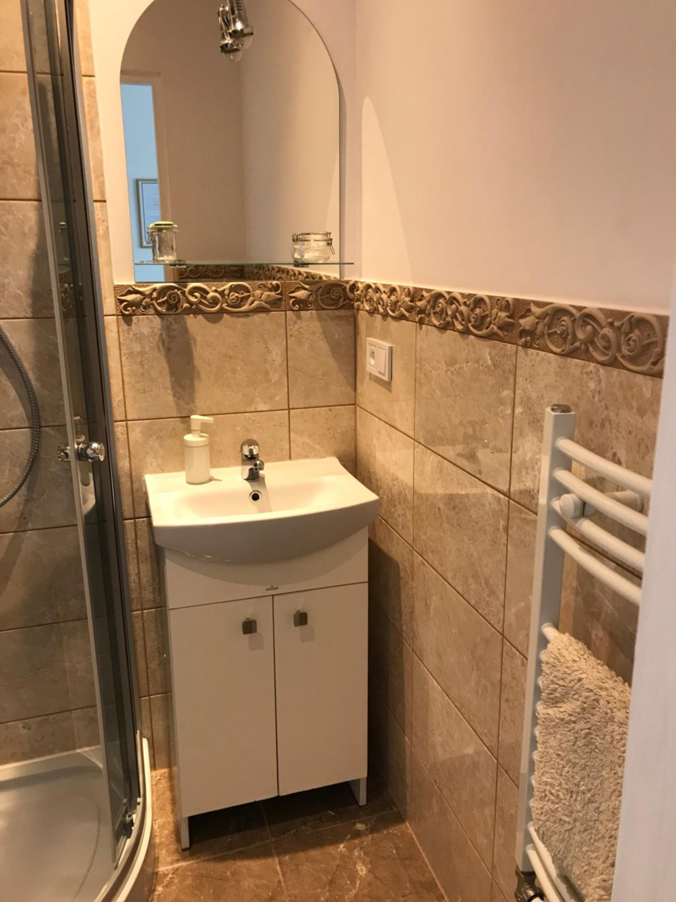 Twin Room with Bathroom - Photo 23