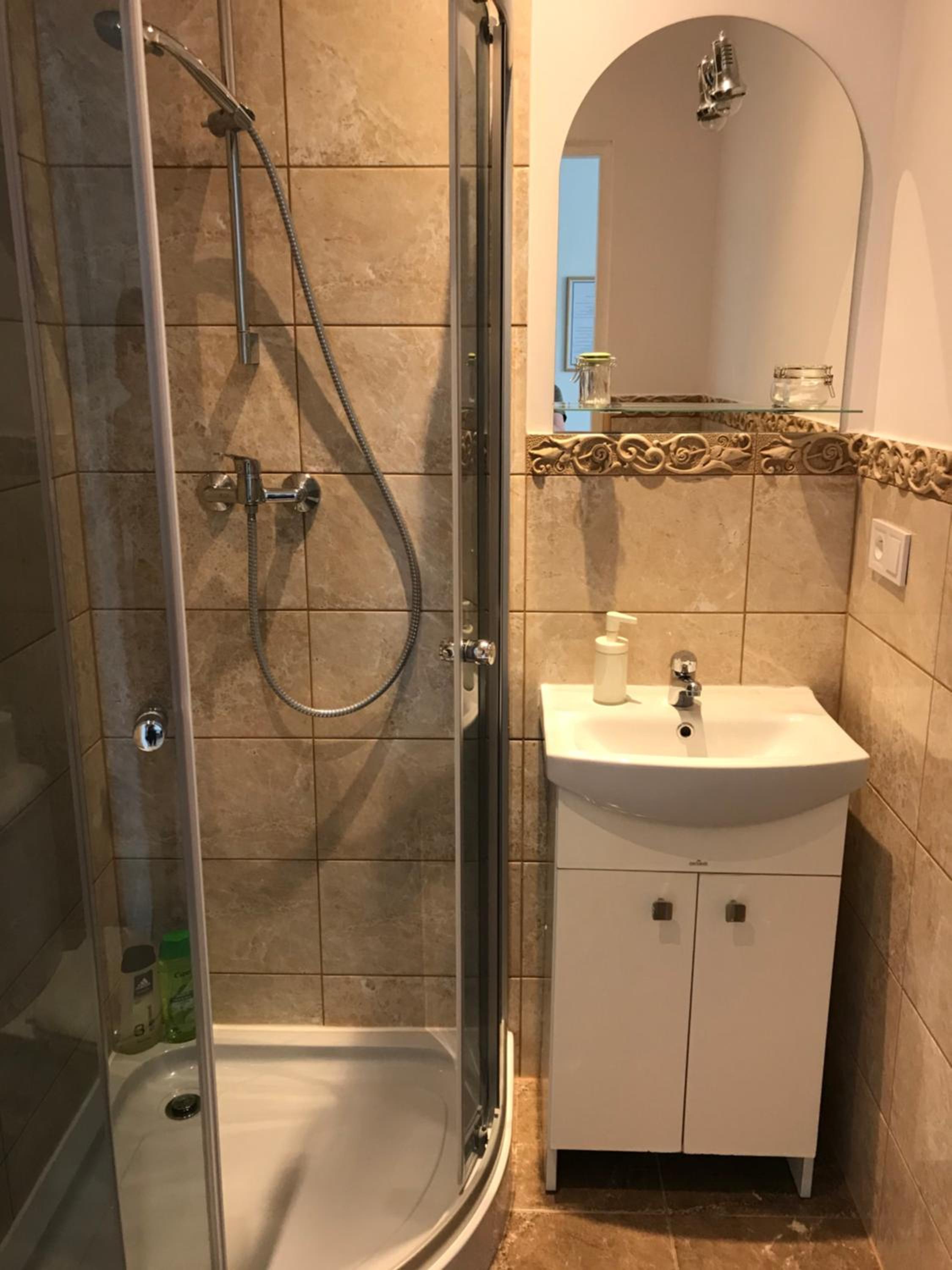 Twin Room with Bathroom - Photo 25