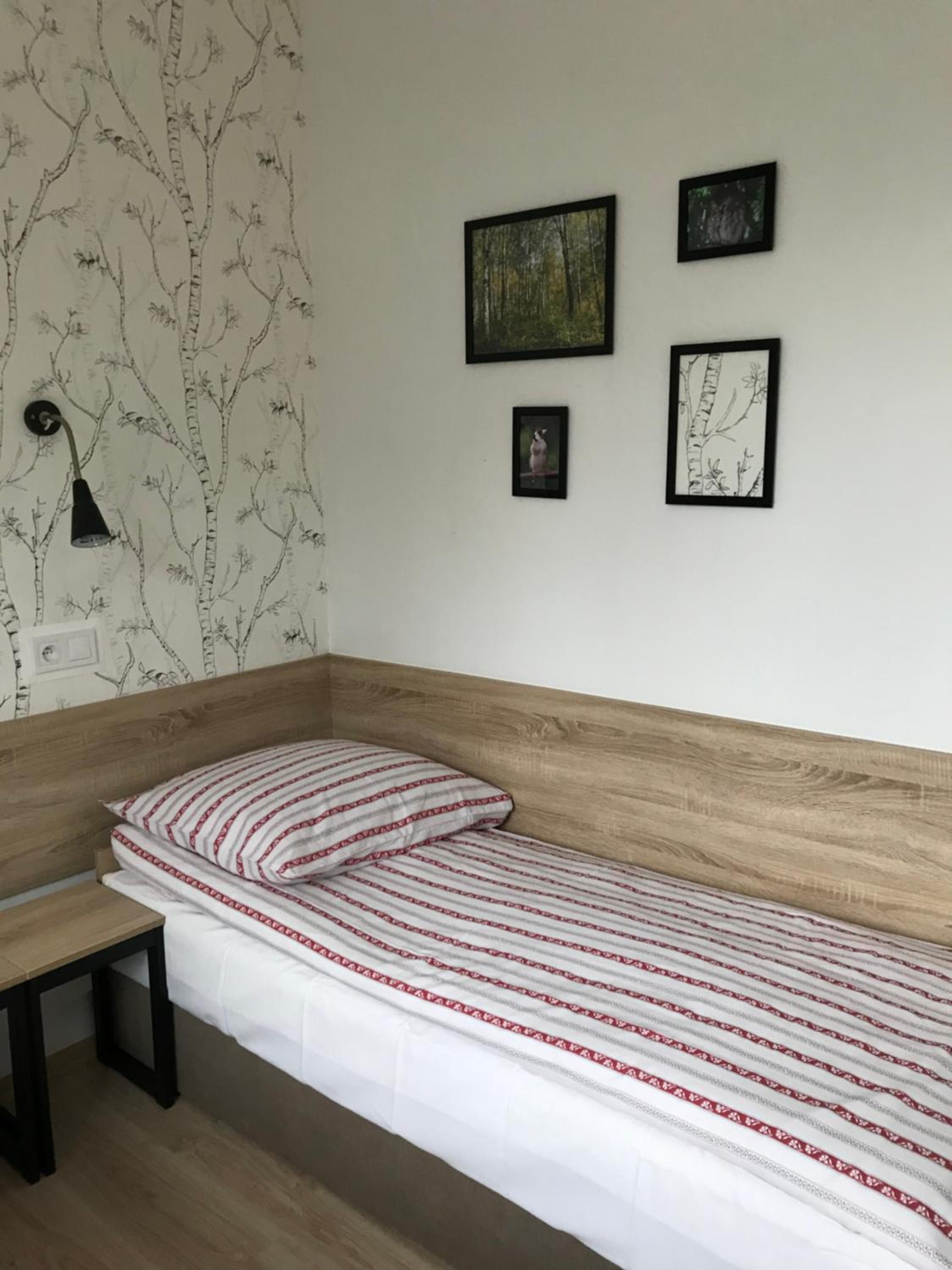 Twin Room with Bathroom - Photo 11
