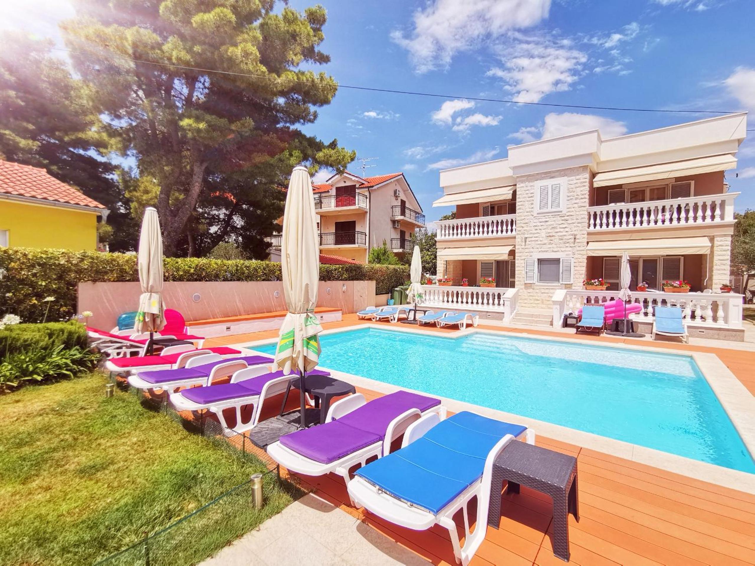 Apartment with Pool View 
