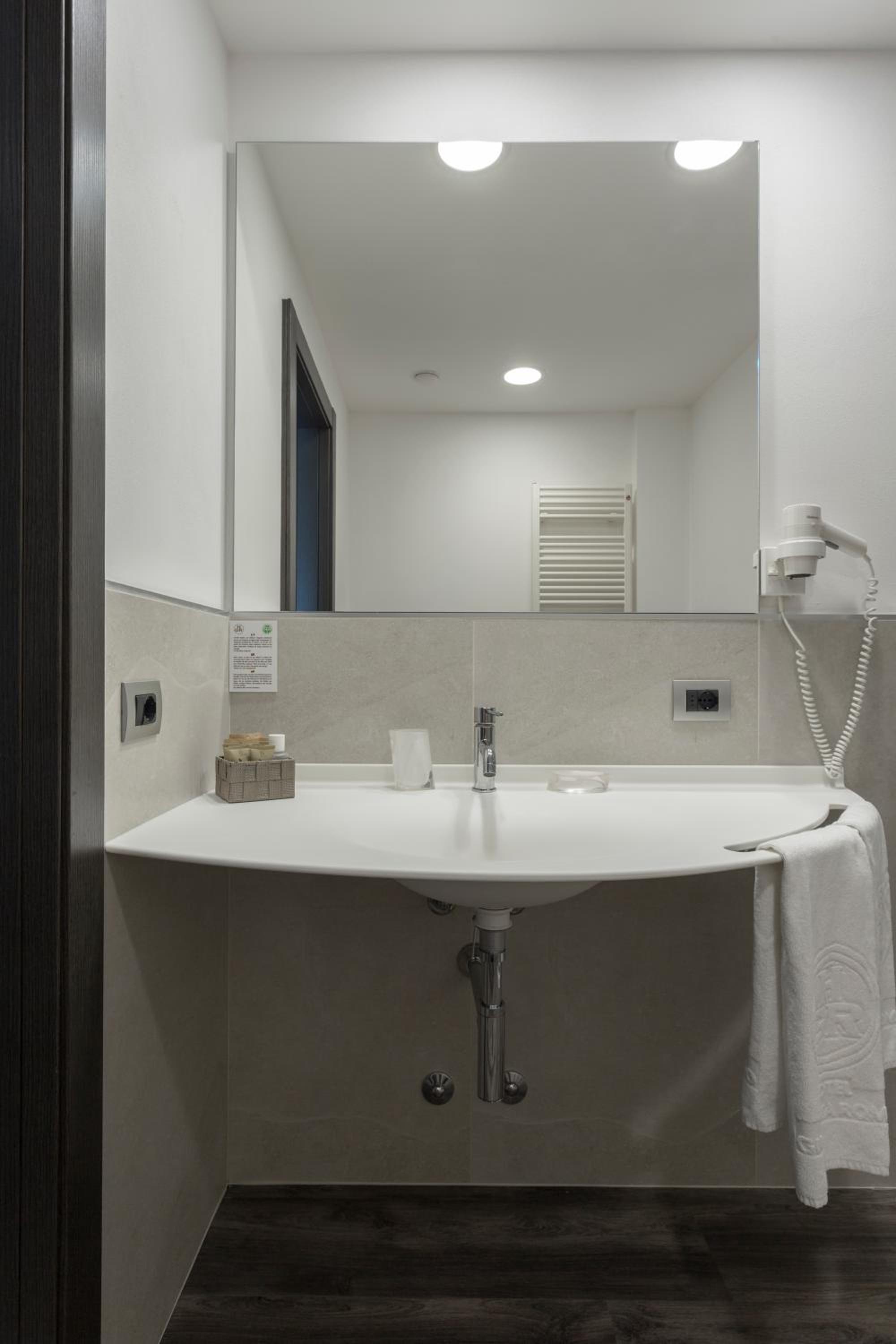 Superior Double or Twin Room with Balcony photo 3