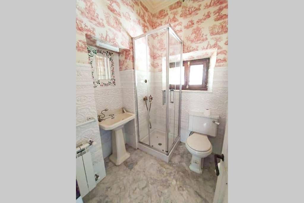  Five-Bedroom House photo 2