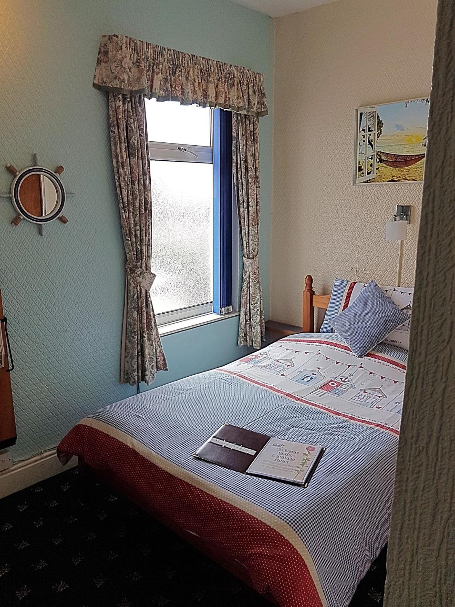 Single Room with Private Bathroom photo 1