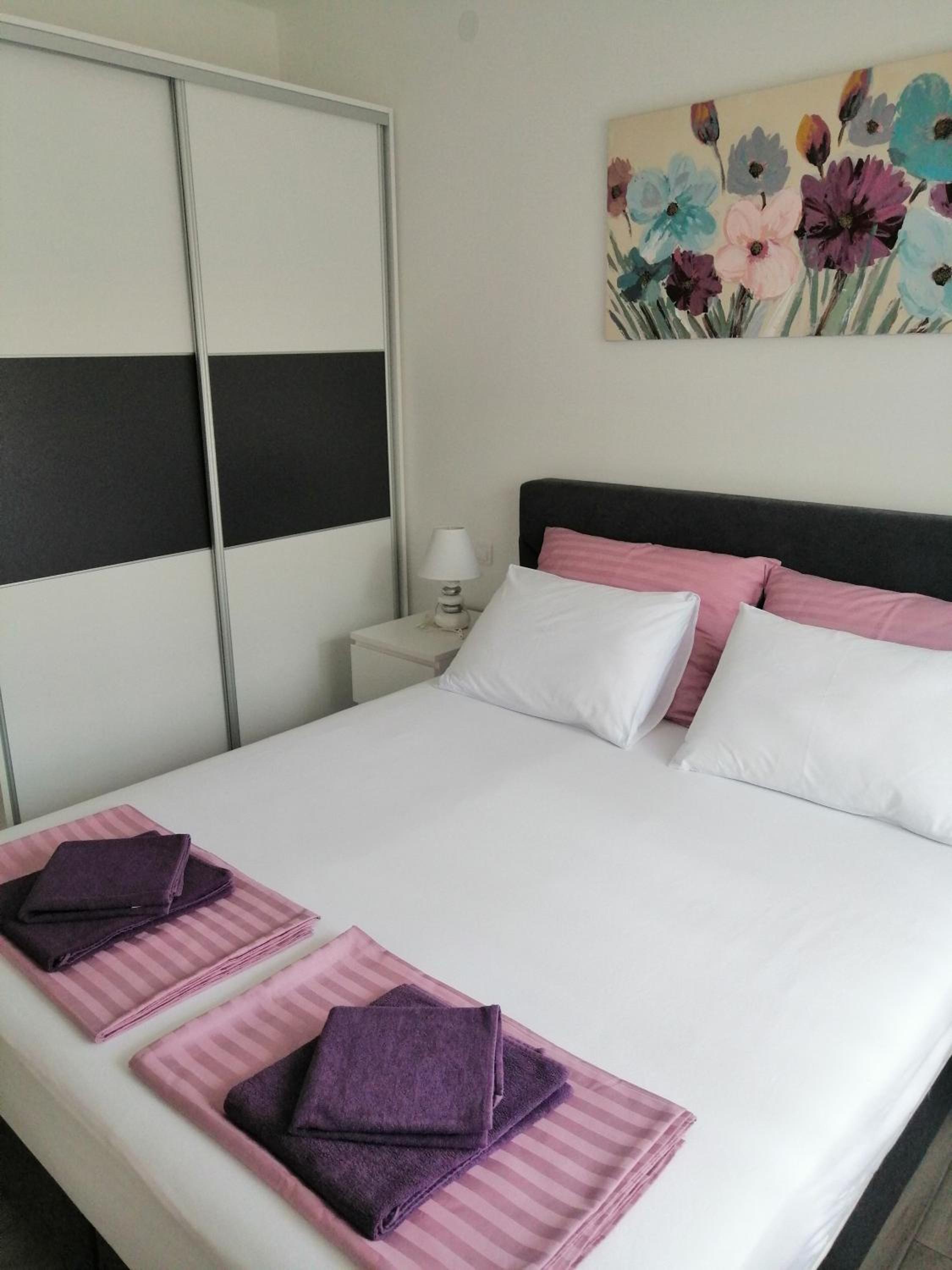 Apartment with Terrace - Photo 3
