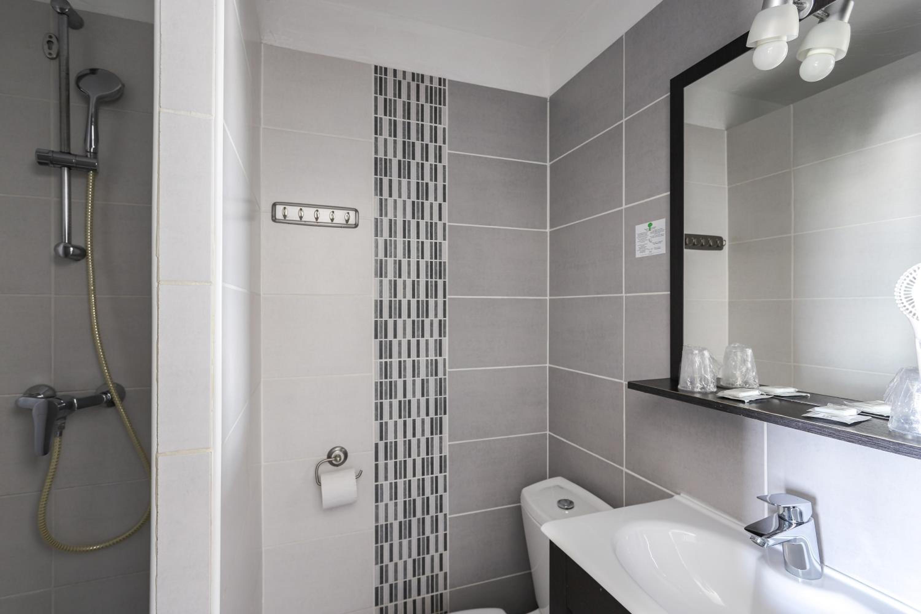 Standard Double Room - Photo 2