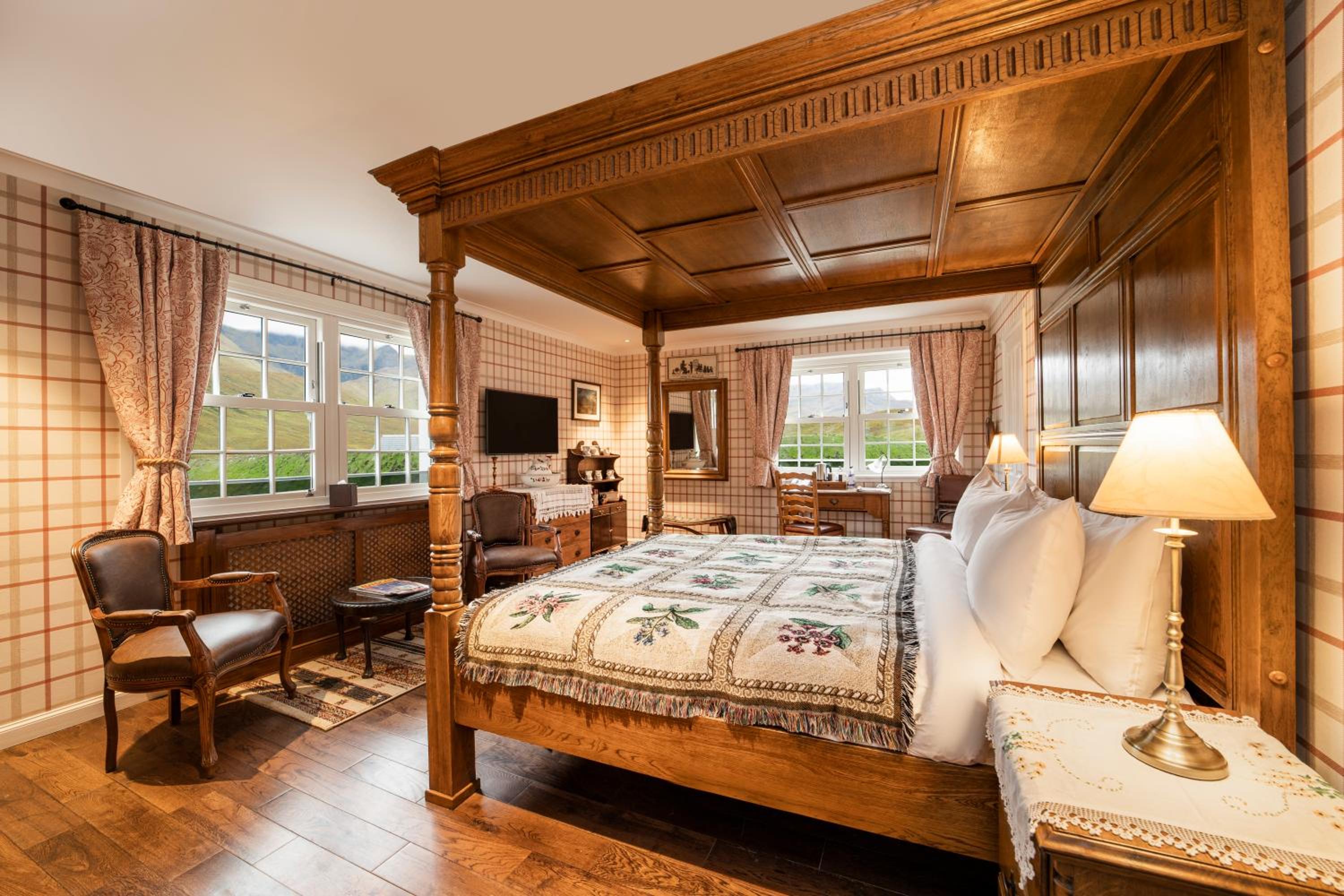 Jr. Highland Suite - Photo 3