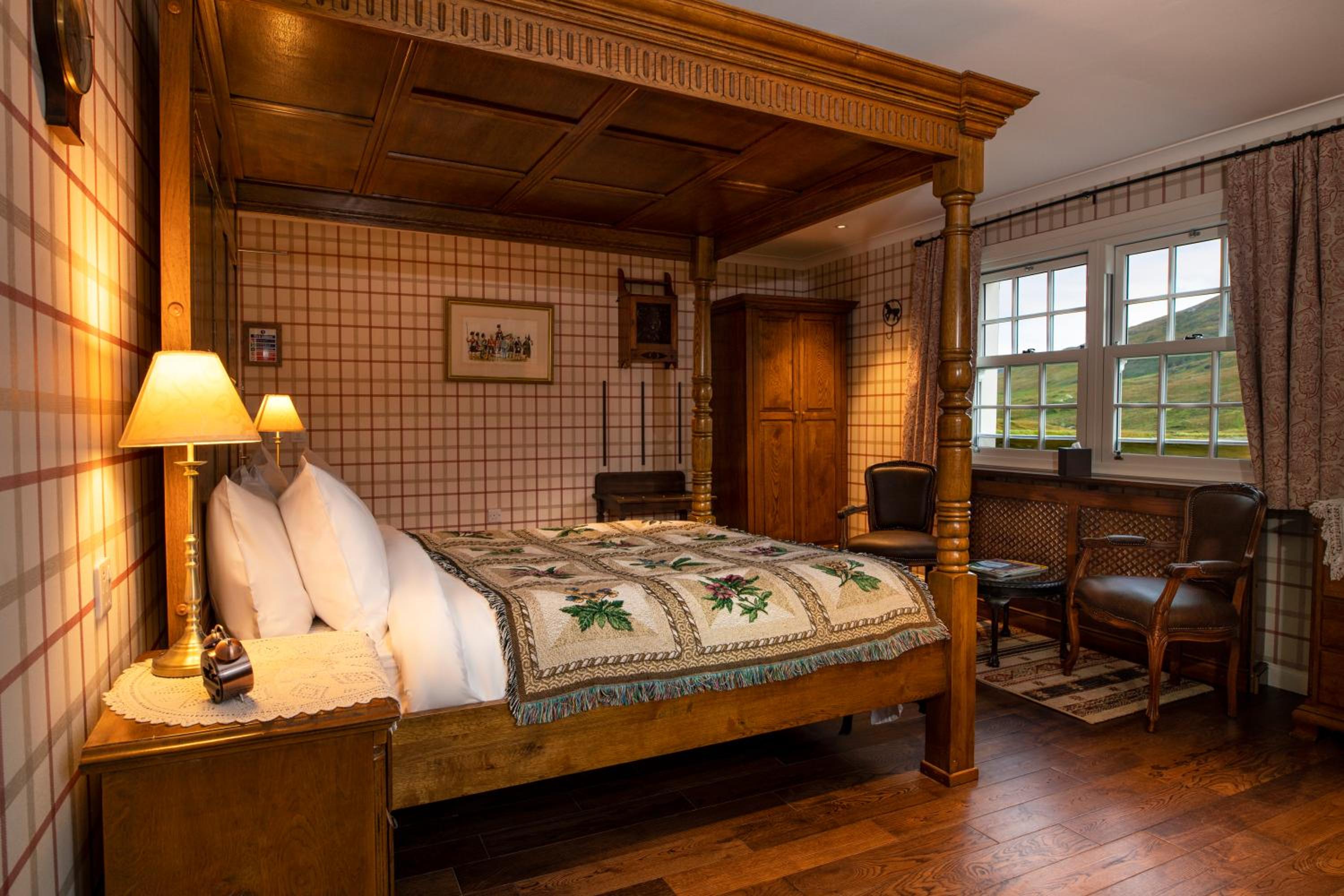 Jr. Highland Suite - Photo 13