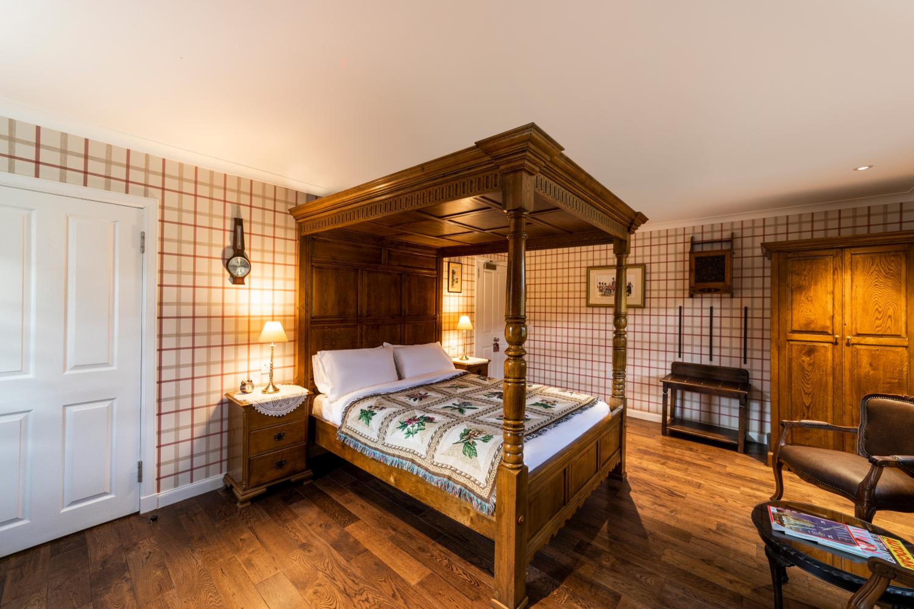 Jr. Highland Suite - Photo 11